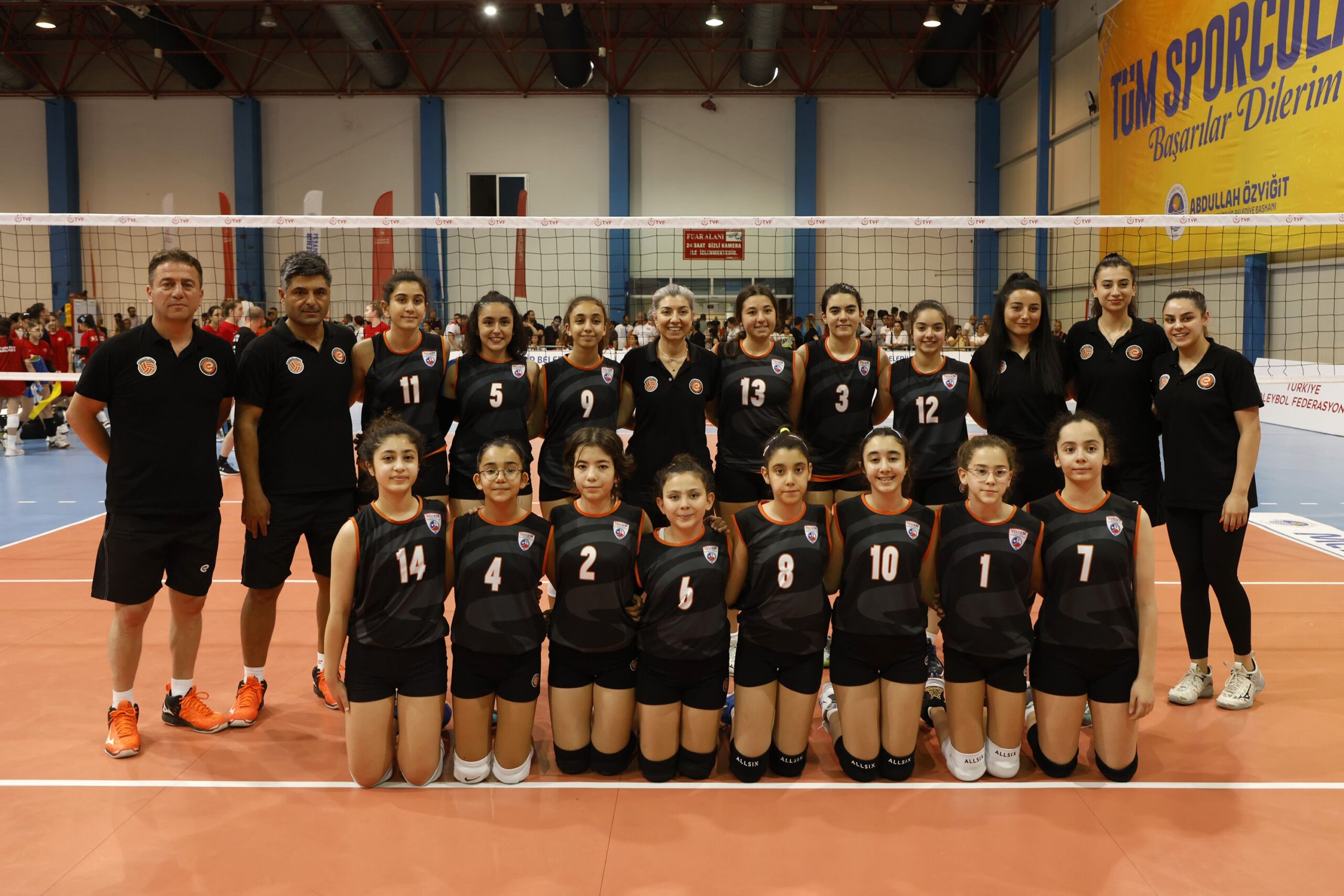 Eczacıbaşı Geleceğe Smaç