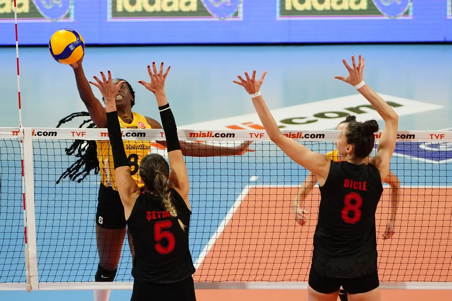 Sultanlar Ligi'nde 8. Haftanın 2. Günü (1)