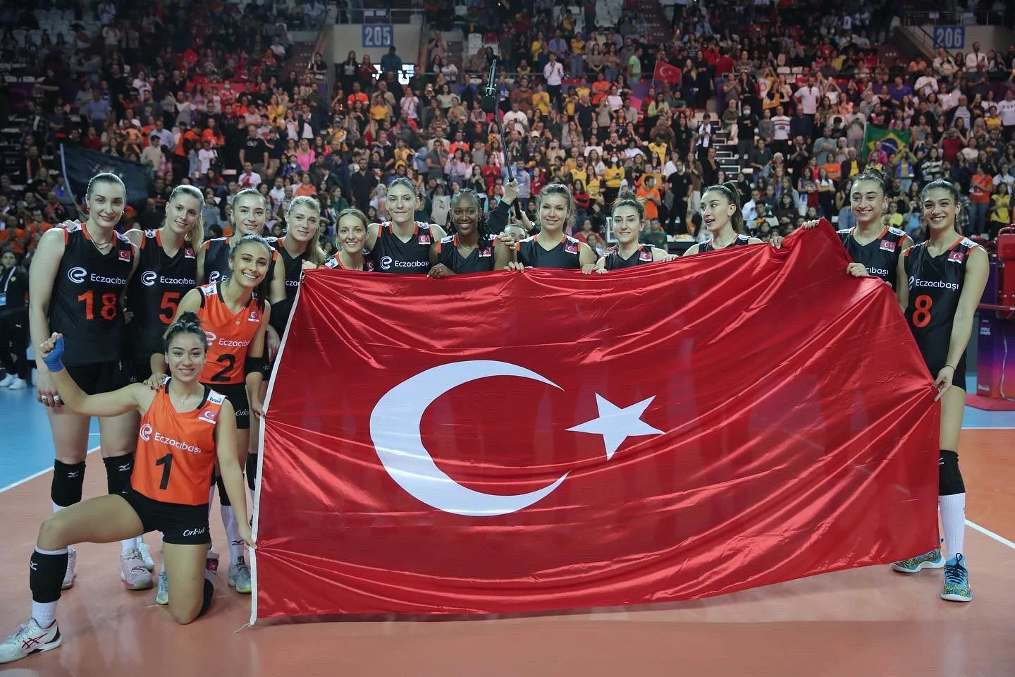 Eczacıbaşı Dynavit Dünya Kulüpler Şampiyonası üçüncülük 2022