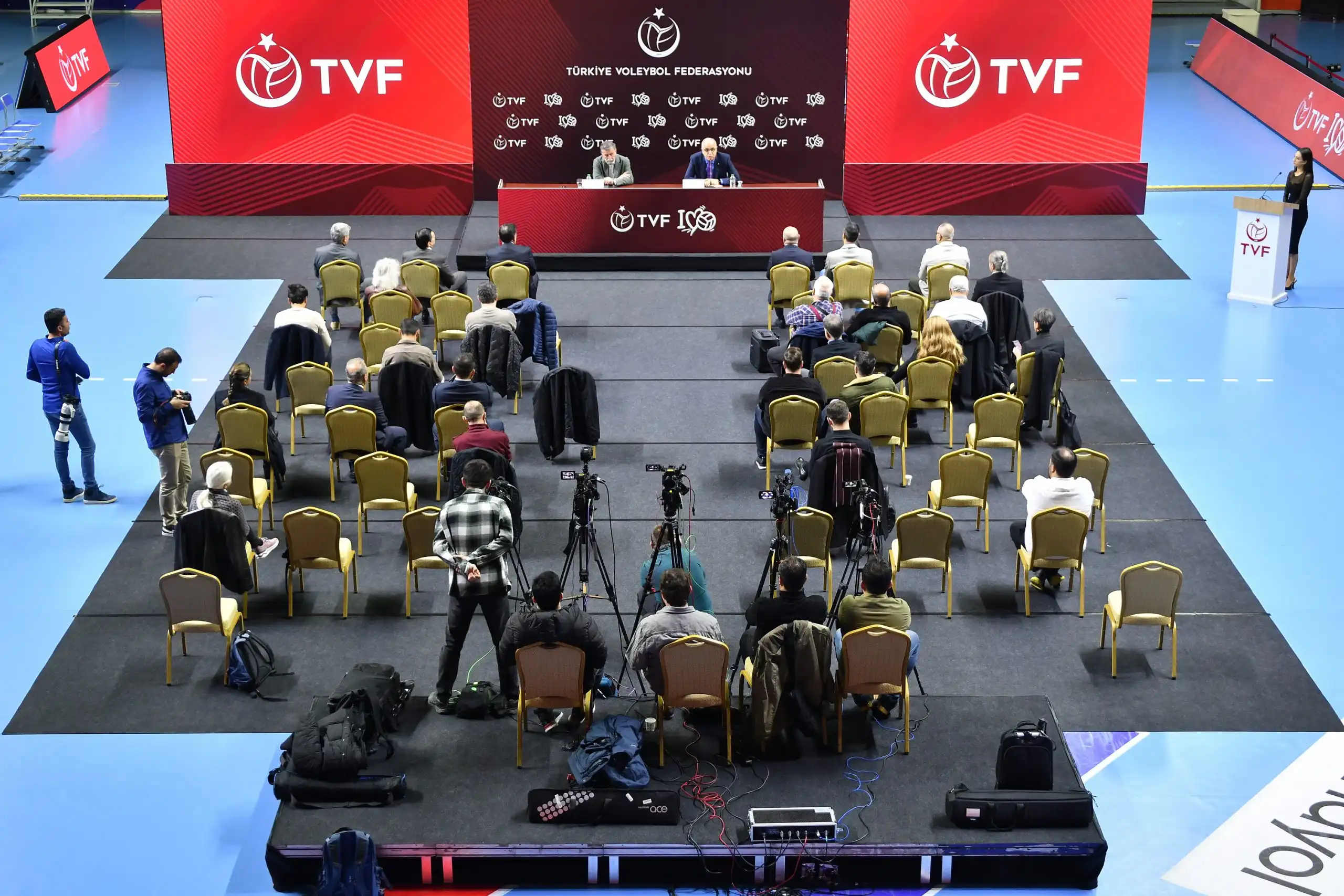 TVF Başkanı Mehmet Akif Üstündağ ve Eczacıbaşı Spor Kulübü Başkanı Faruk Eczacıbaşı Basın Toplantısı