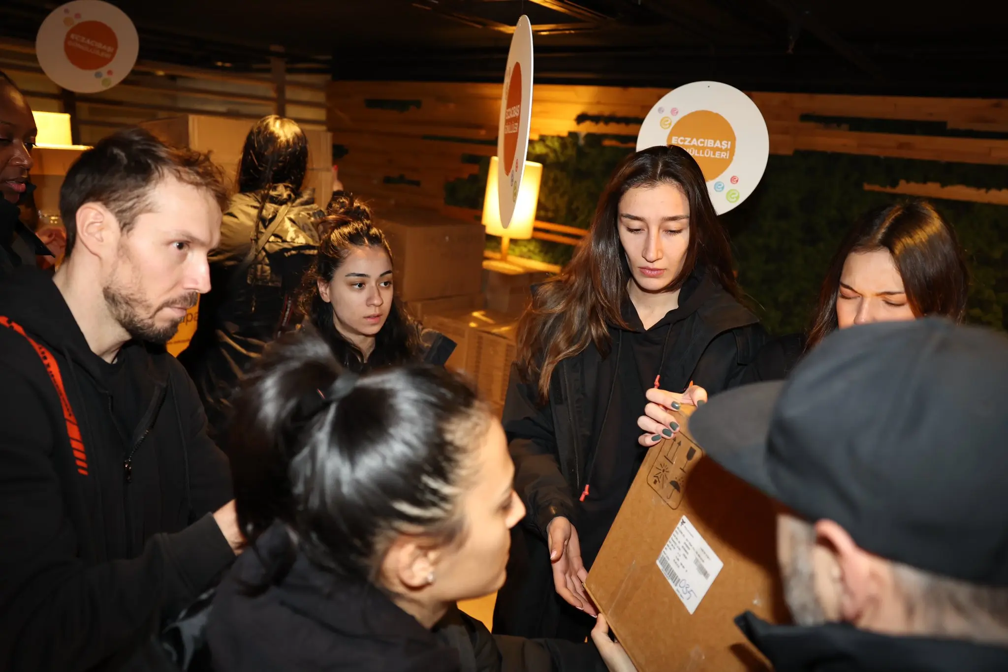 Eczacıbaşı Dynavit Hande Baladın Yardım Kampanyası