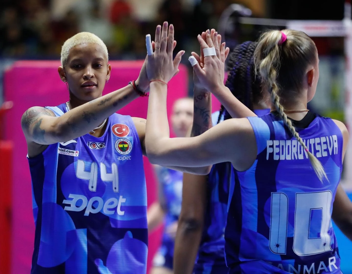 Fenerbahçe Opet Vargas and Arina