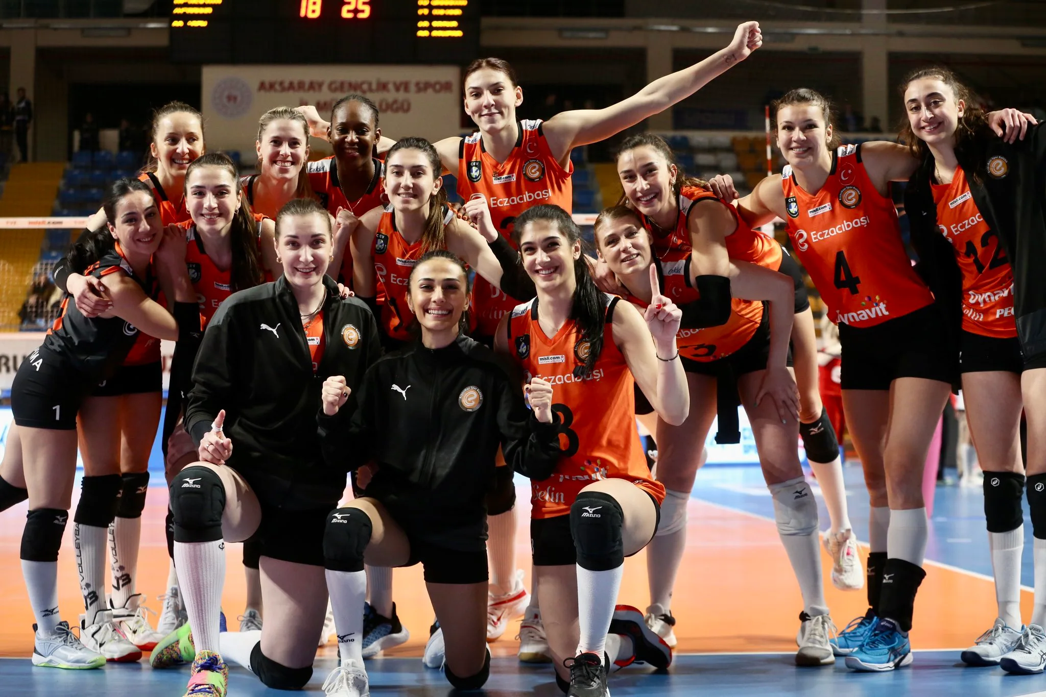 Eczacıbaşı Dynavit 1 Nisan 2023 Galibiyet Pozu
