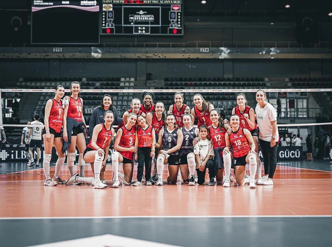 Sultanlar Ligi'nde 23. Hafta Sigorta Shop Galibiyet Pozu