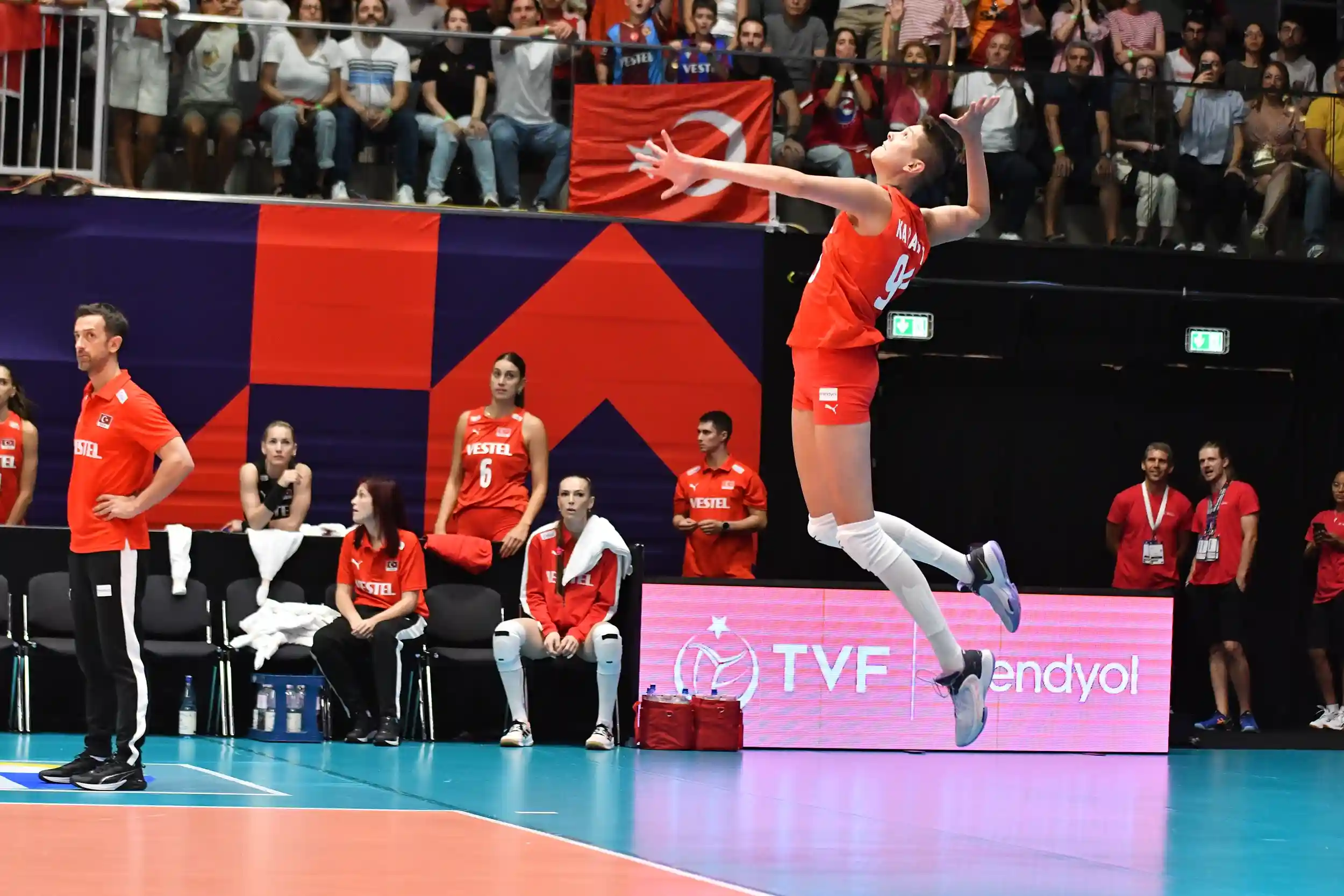 Filenin Sultanlari Avrupa Sampiyonasinda 4te 4 Yapti 3