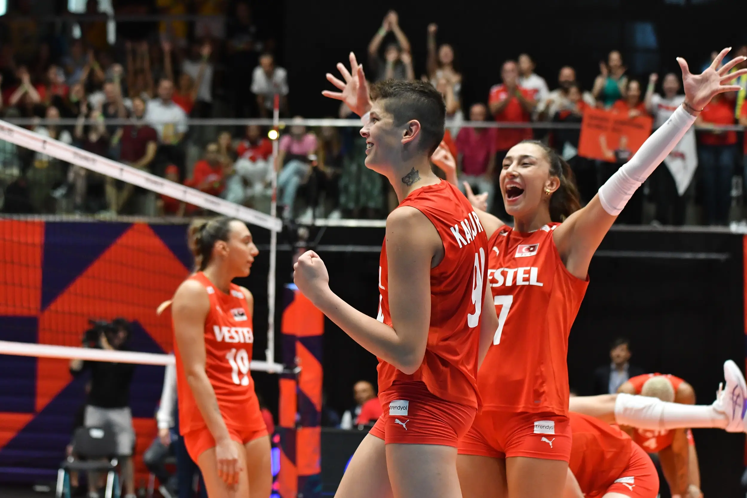 Filenin Sultanlari Avrupa Sampiyonasinda 4te 4 Yapti 5