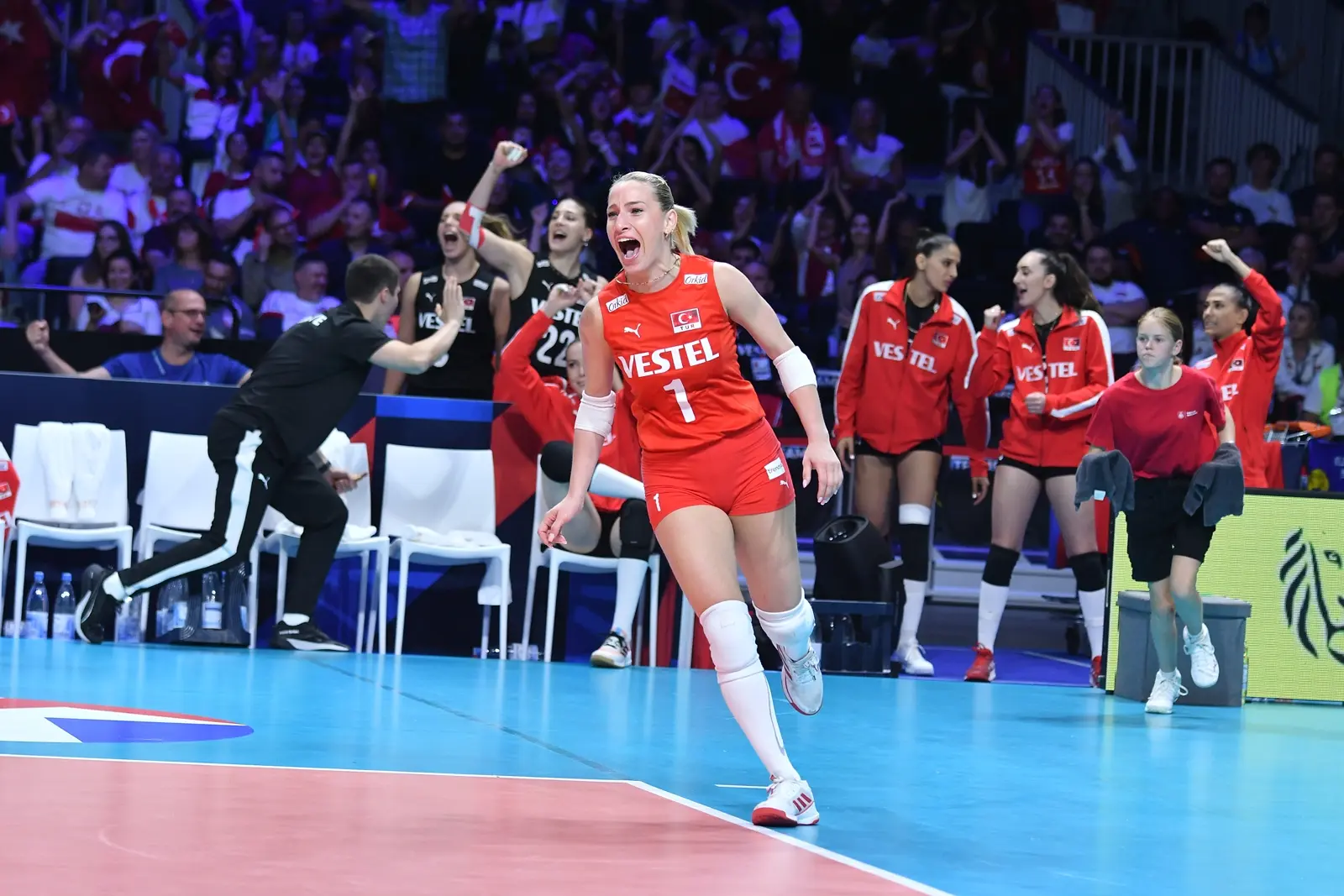 Gizem Örge Filenin Sultanları Avrupa Şampiyonası'nda Namağlup Yarı Finalde