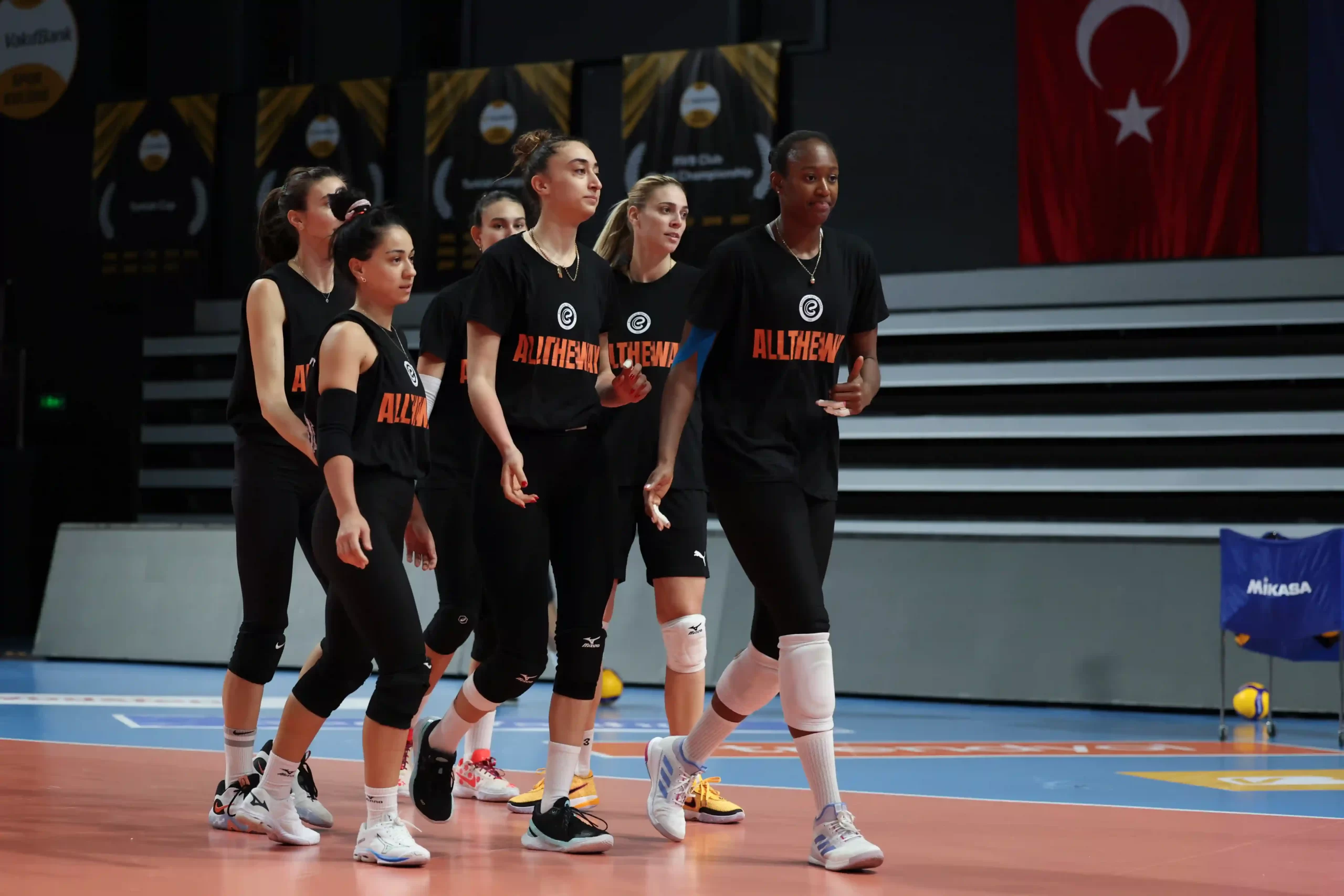 Eczacıbaşı Dynavit ve VakıfBank Karşılaşıyor ECZACIBASI_ANTRENMAN_20231024_530