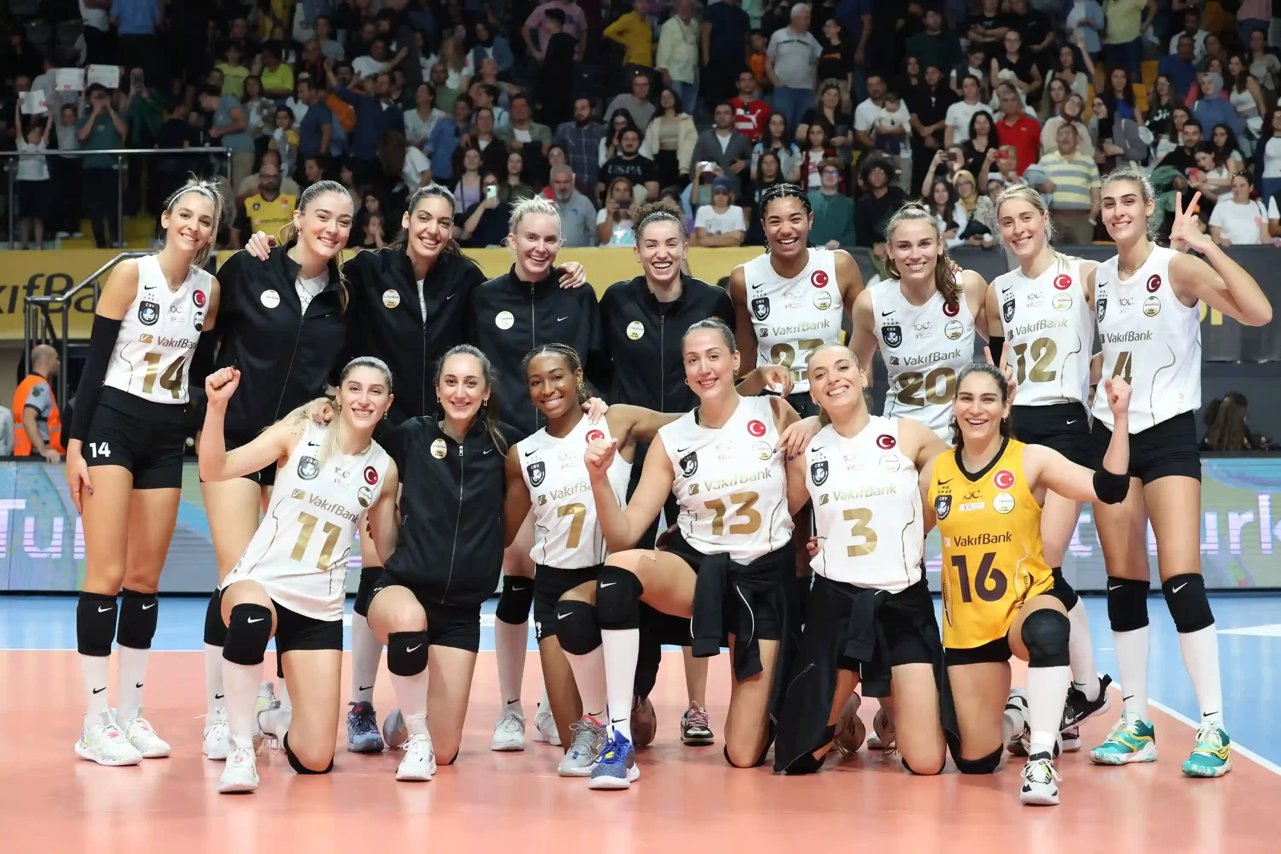 VakıfBank, Vodafone Sultanlar Ligi'ni Galibiyetle Açtı 3