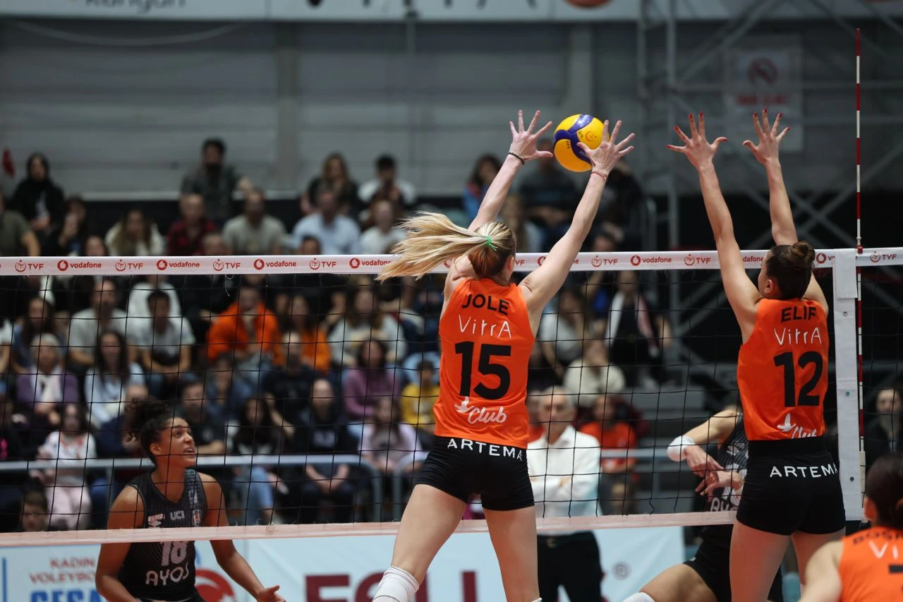 Eczacıbaşı, Beşiktaş'a Set Vermedi 4