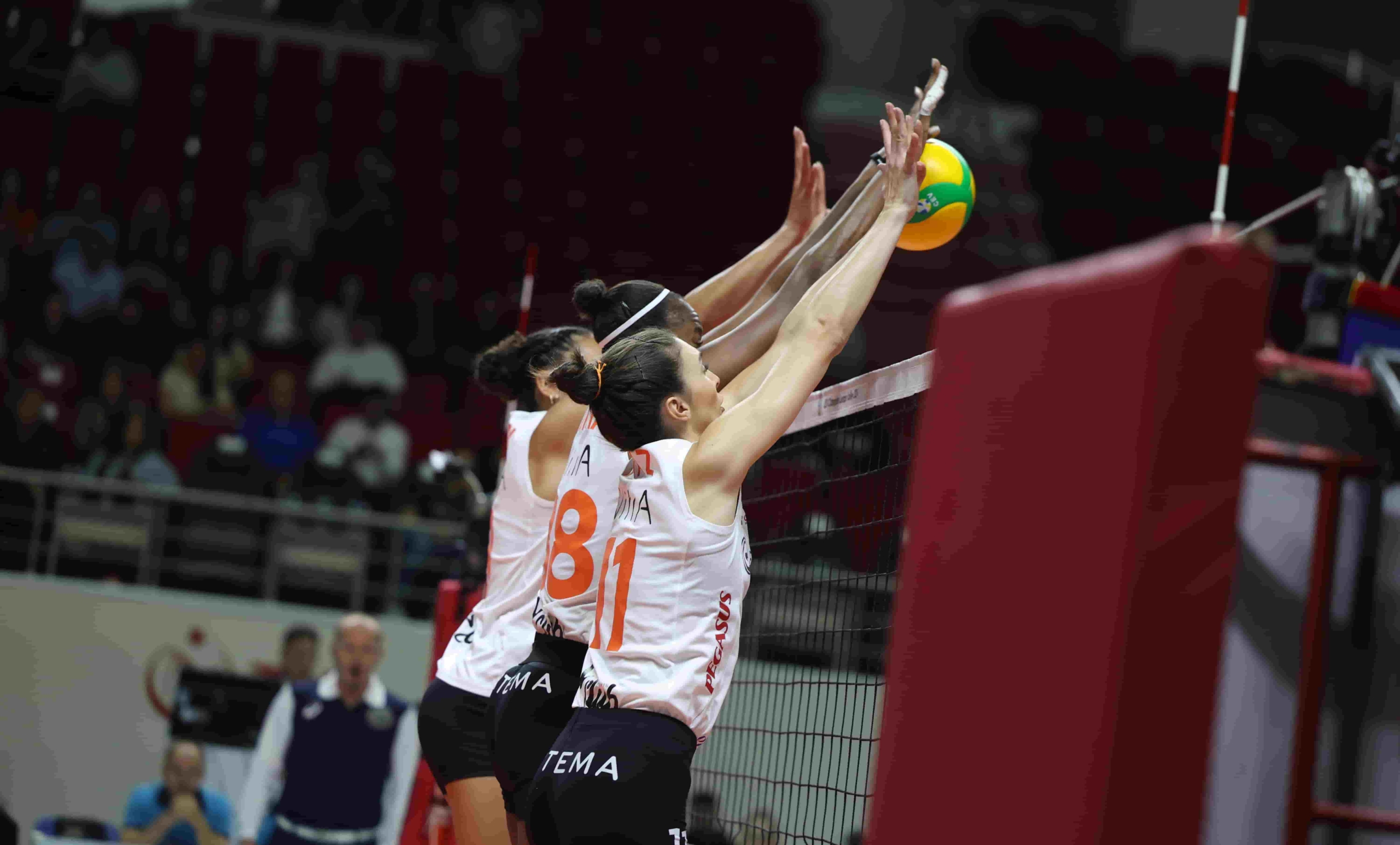 Şampiyonlar Ligi'nde Eczacıbaşı, Vasas Obuda'yı Yendi 5