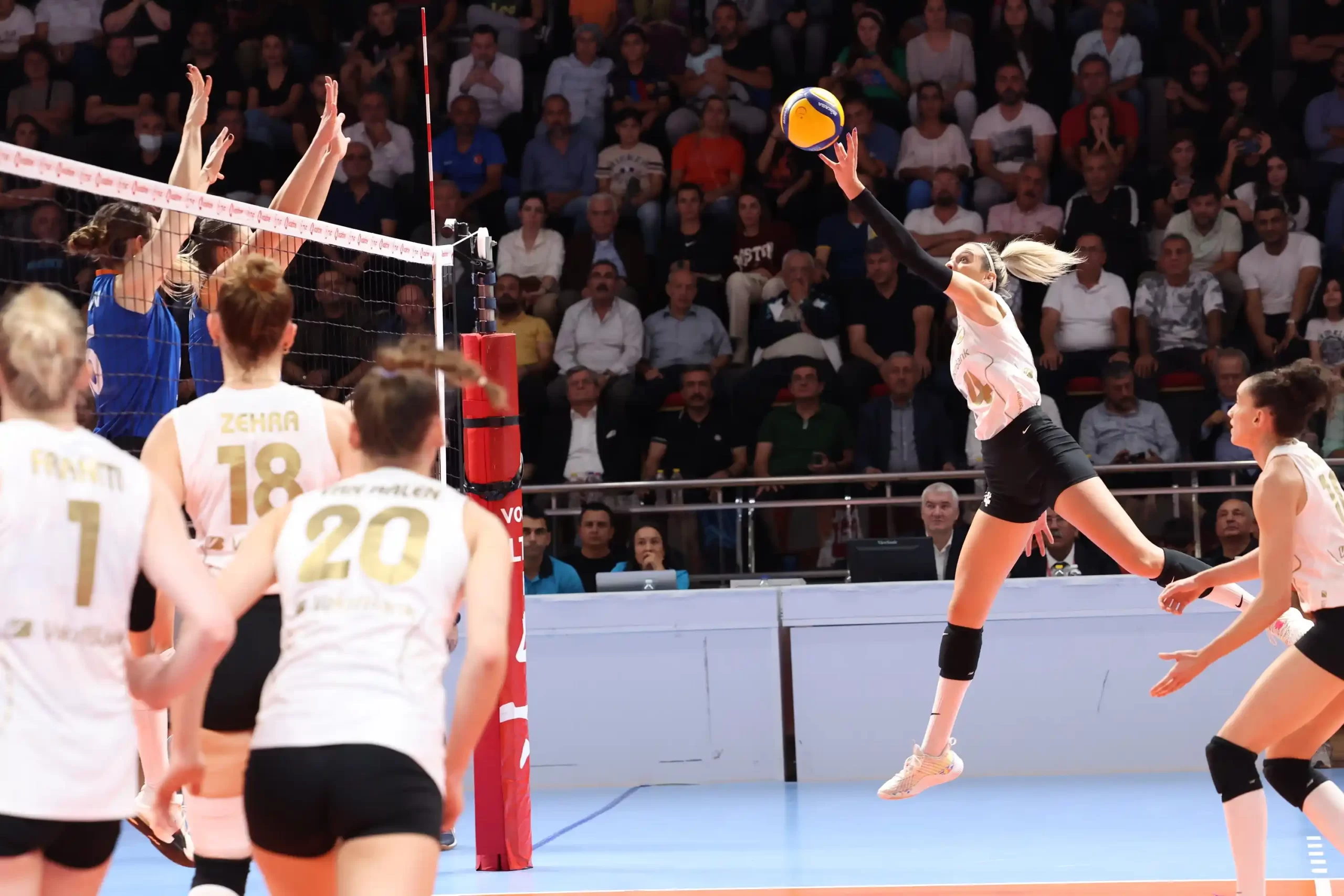 VakıfBank Sultanlar Ligi'nde 7. Hafta'da Namağlup 1