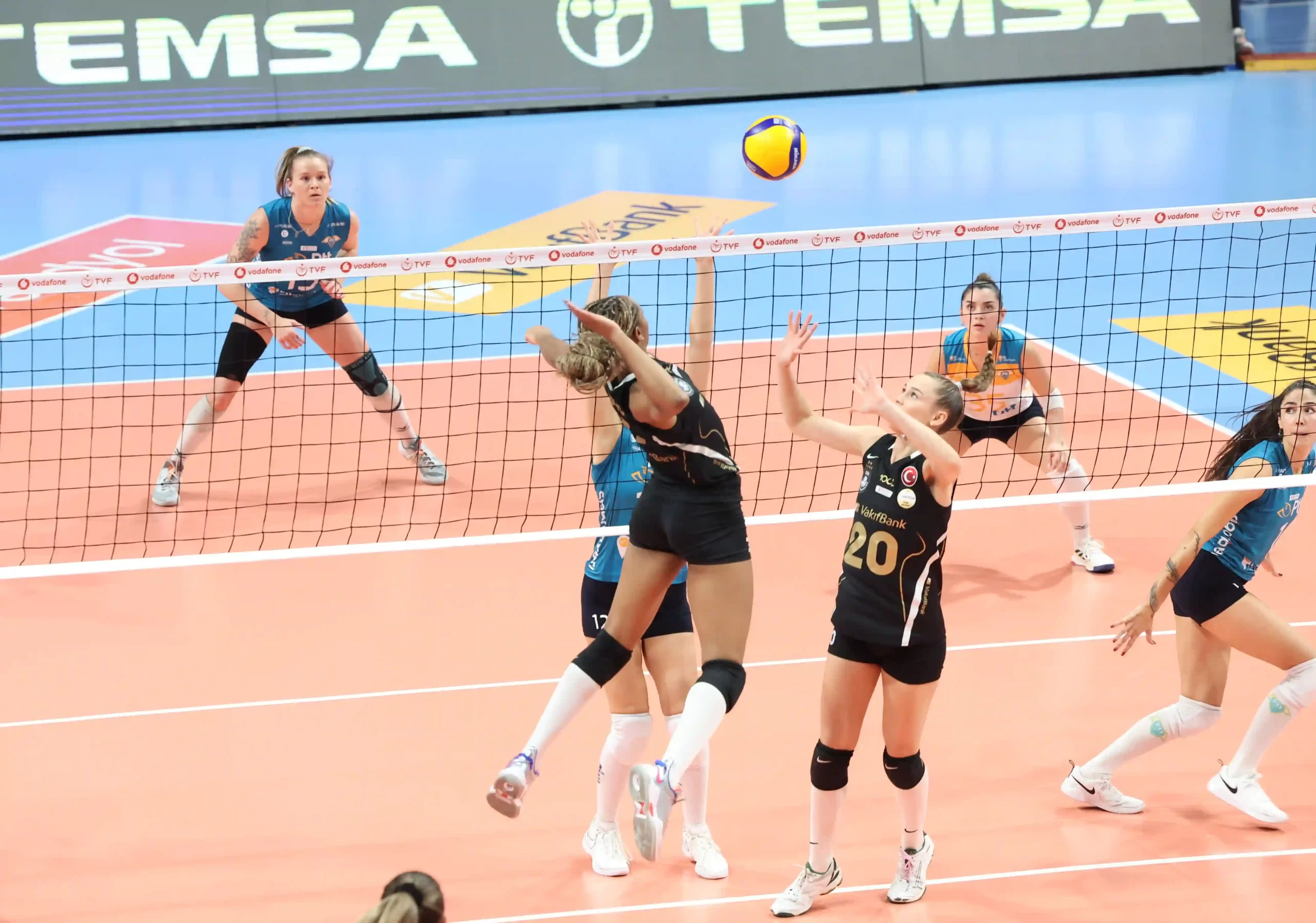 VakıfBank Sultanlar Ligi’nde 8. Hafta’da Namağlup 1
