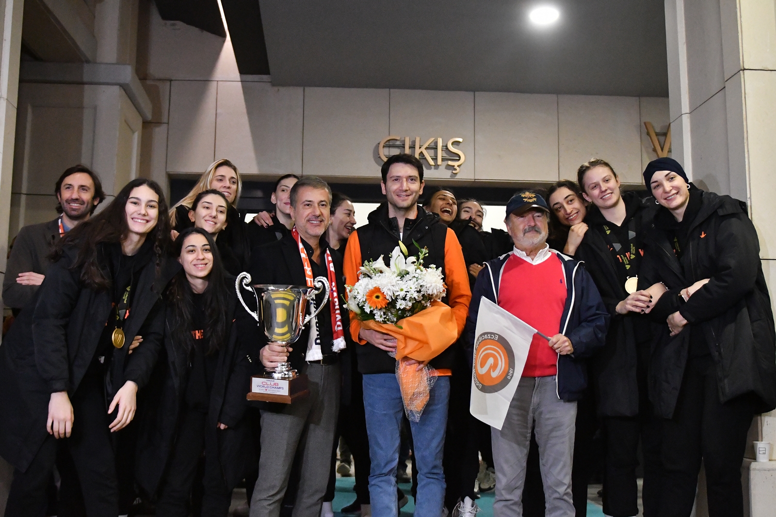 Dünya Şampiyonu Eczacıbaşı Dynavit Yurda Döndü 1