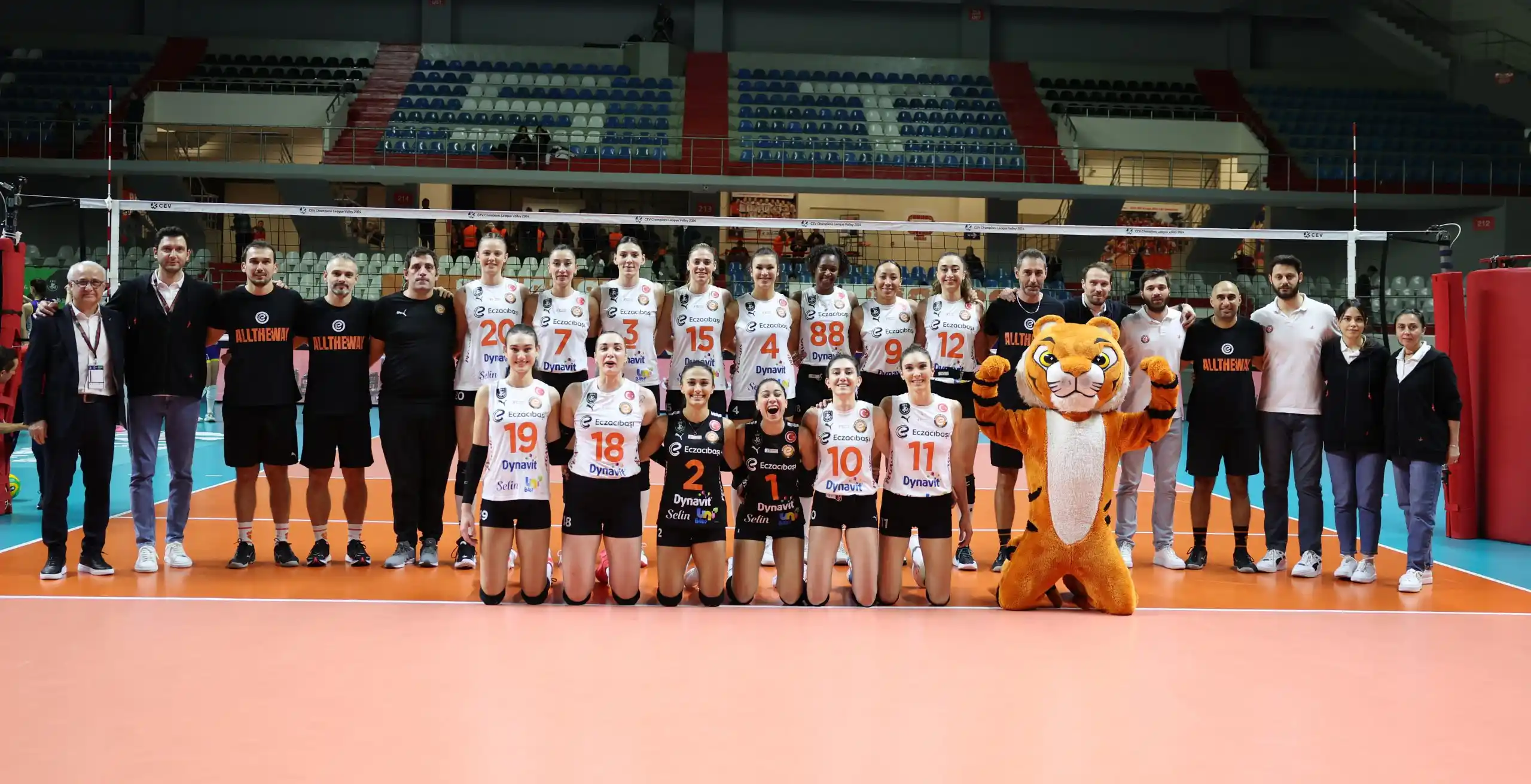 Eczacıbaşı Dynavit, Evinden Galibiyetle Ayrıldı 1