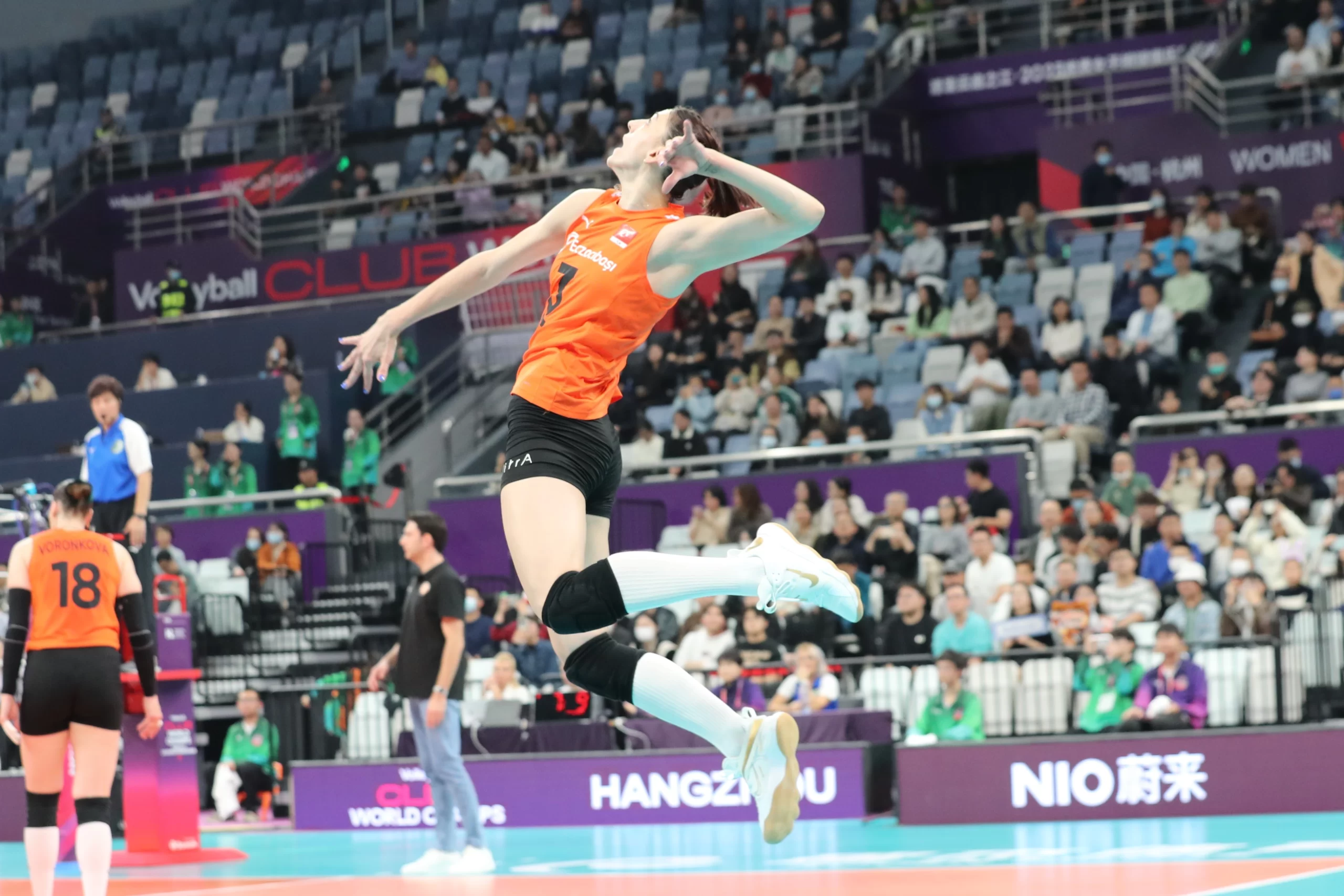 Eczacıbaşı, Şampiyonaya Kazanarak Başladı3