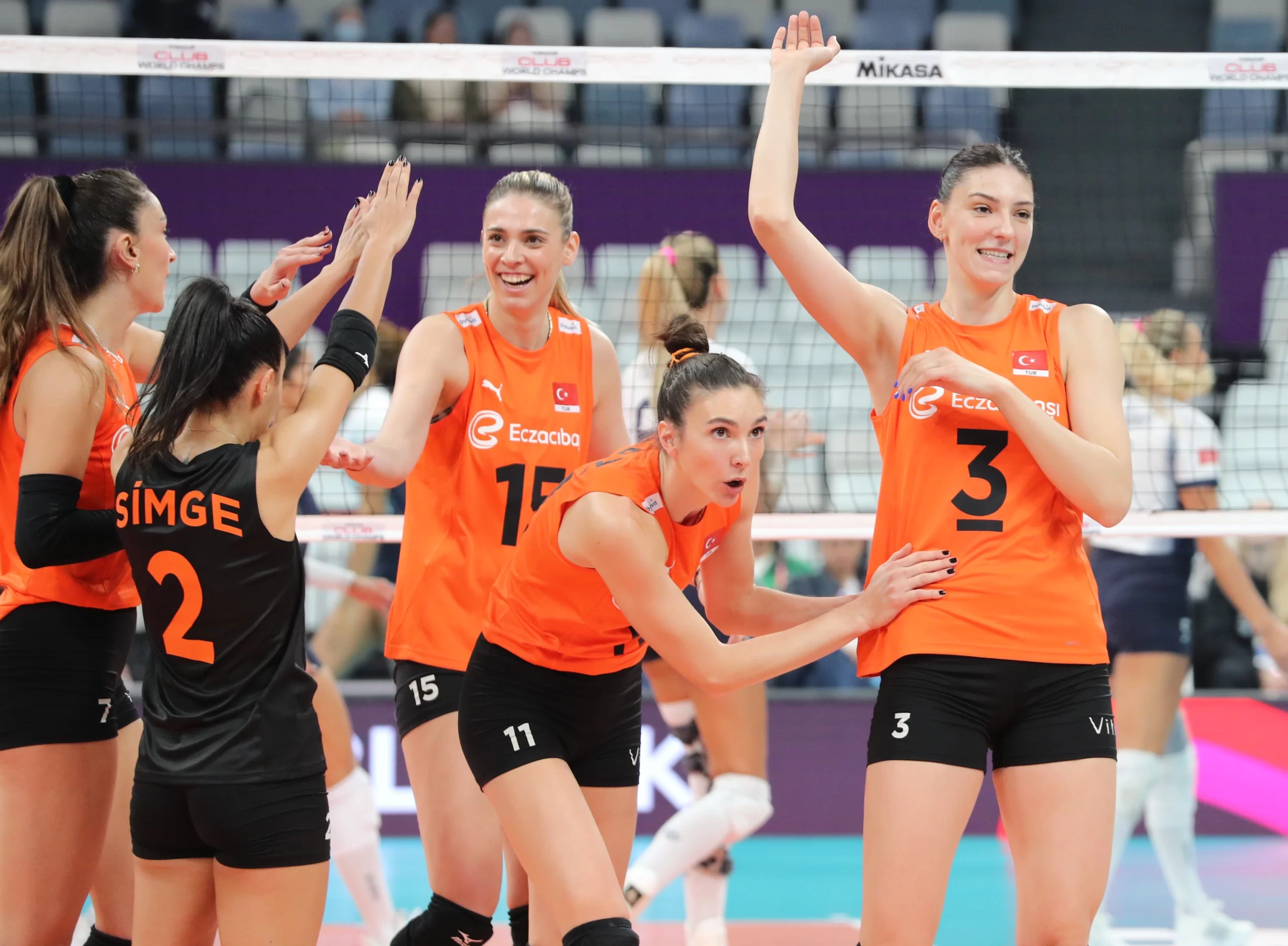 Eczacıbaşı, Şampiyonaya Kazanarak Başladı4