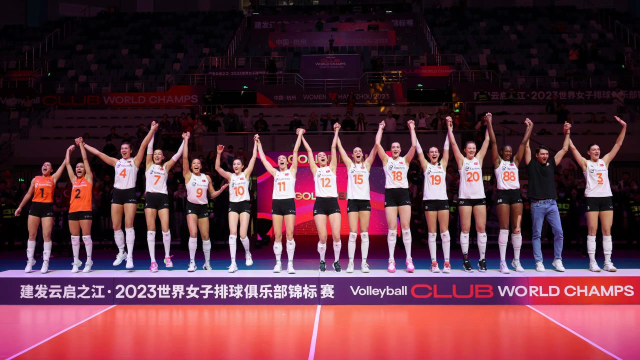 Eczacıbaşı Başantrenörü Ferhat Akbaş, Voleybol'un Sesi'ne Konuştu1