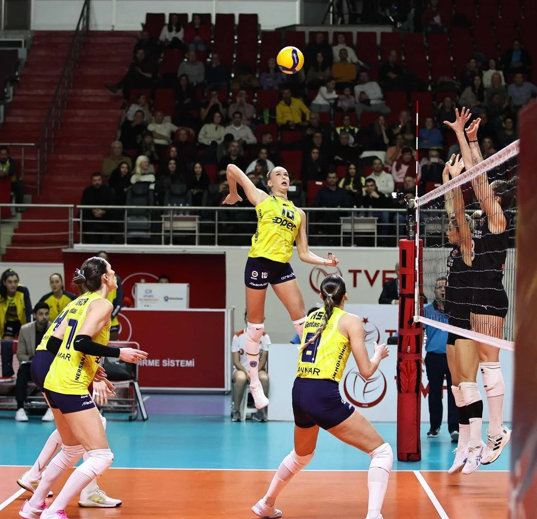 Fenerbahçe, Sultanlar Ligi'nde Liderlik Koltuğunda 4