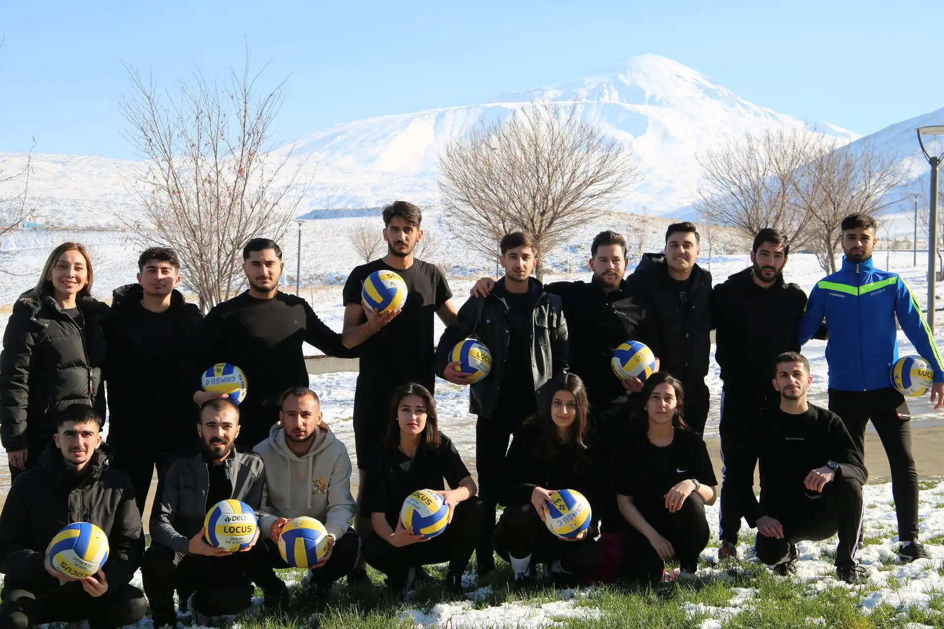 Hande Baladın'dan Iğdır Üniversitesi'ne Anlamlı Hediye1
