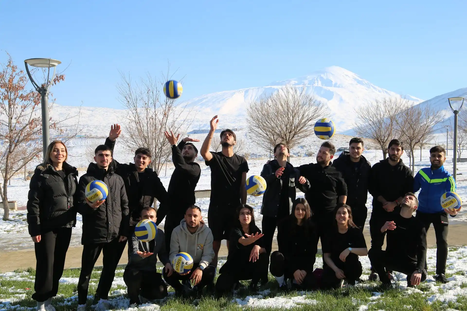 Hande Baladın'dan Iğdır Üniversitesi'ne Anlamlı Hediye2