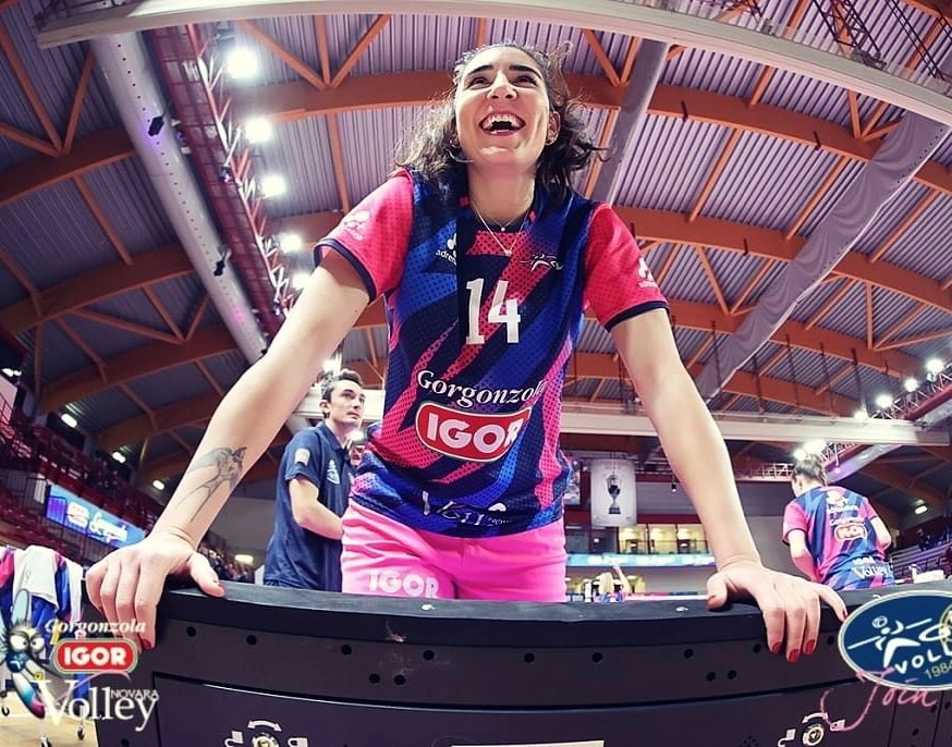 Melis Durul - Zamana bıraktım tüm yaşanmışlıklarımı tüm yaralarımı tüm kırıklıklarımı…1