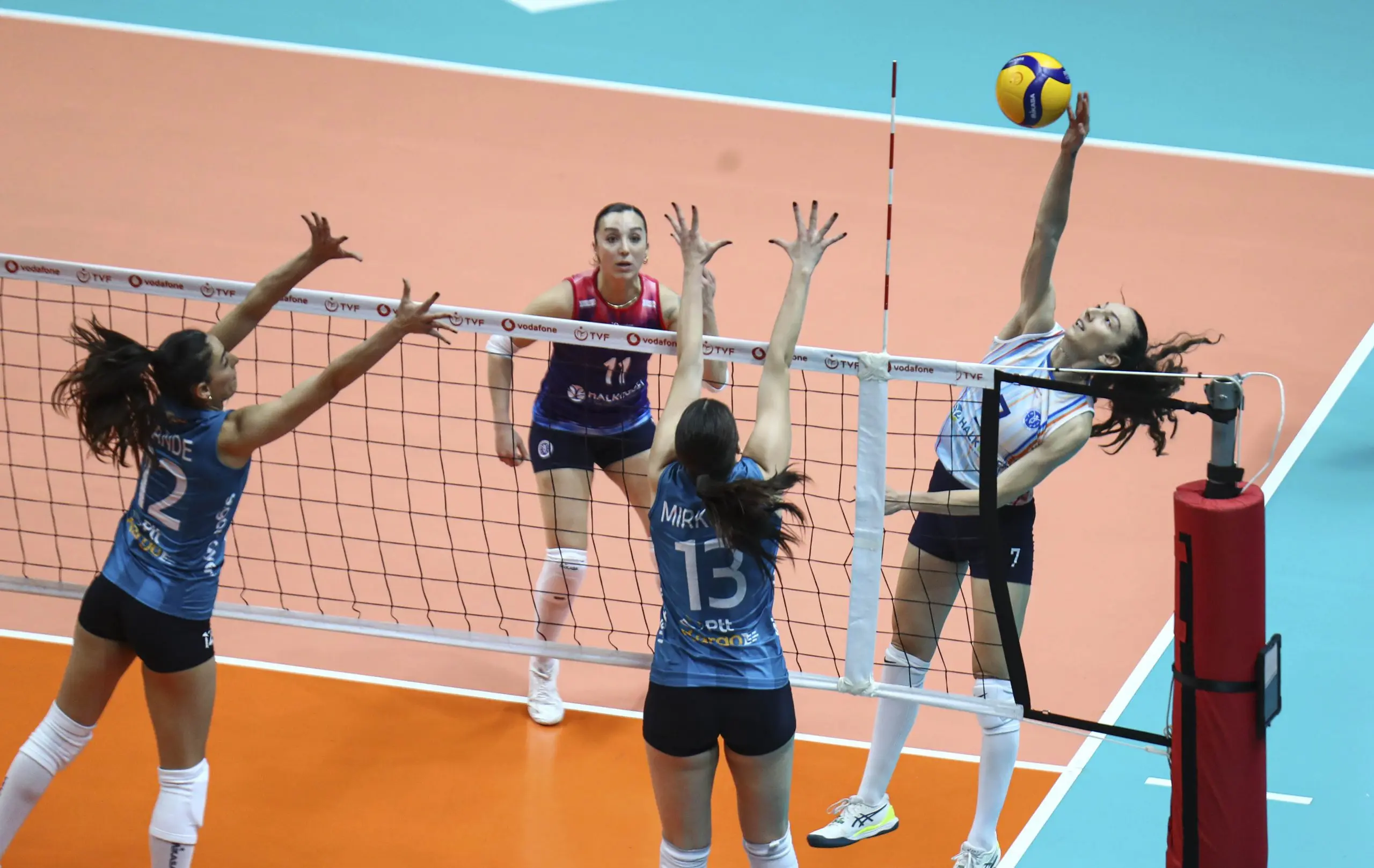 PTT Sultanlar Ligi’nde 12 Maçta 4. Galibiyetini Aldı 1