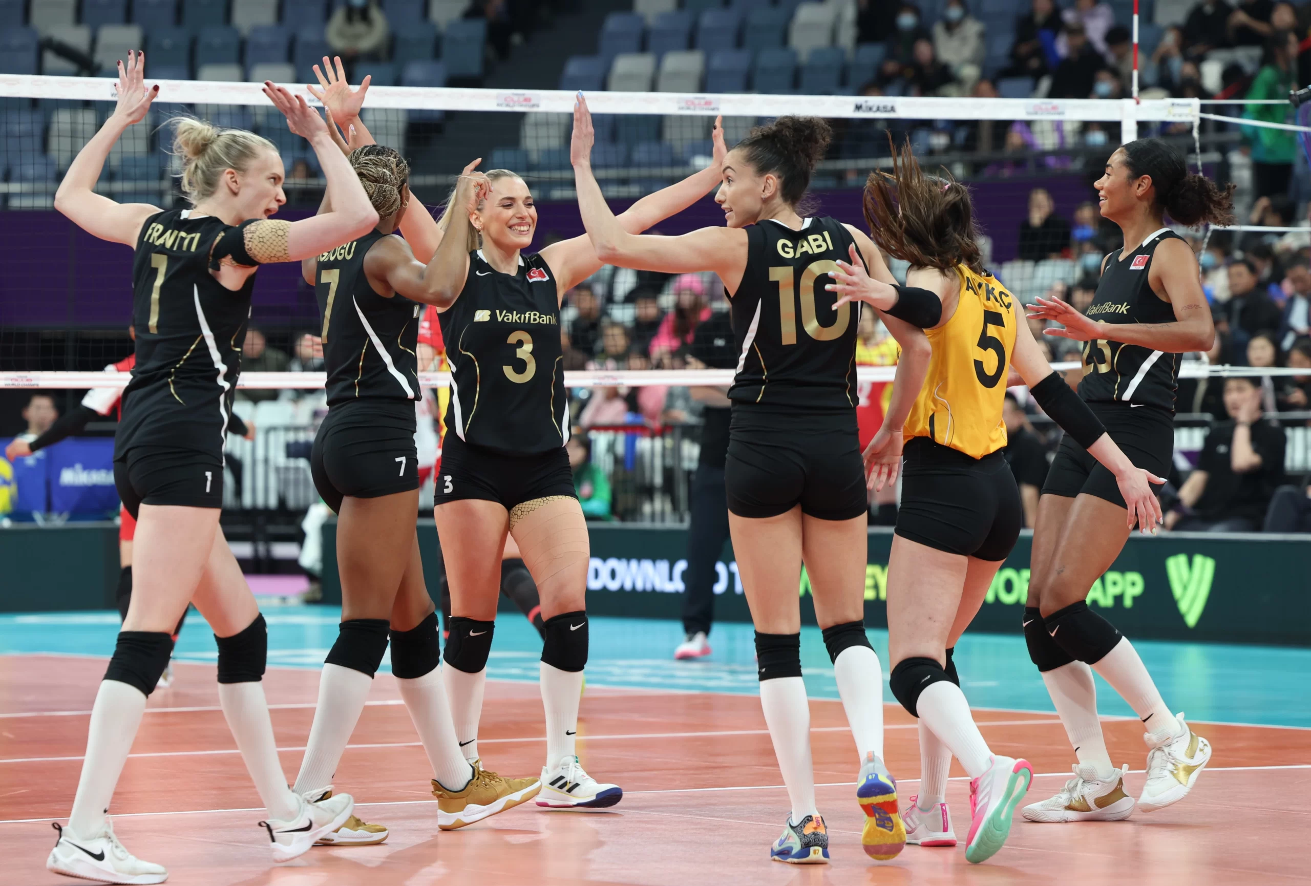 VakıfBank Finalde! Rakibi ise Eczacıbaşı2