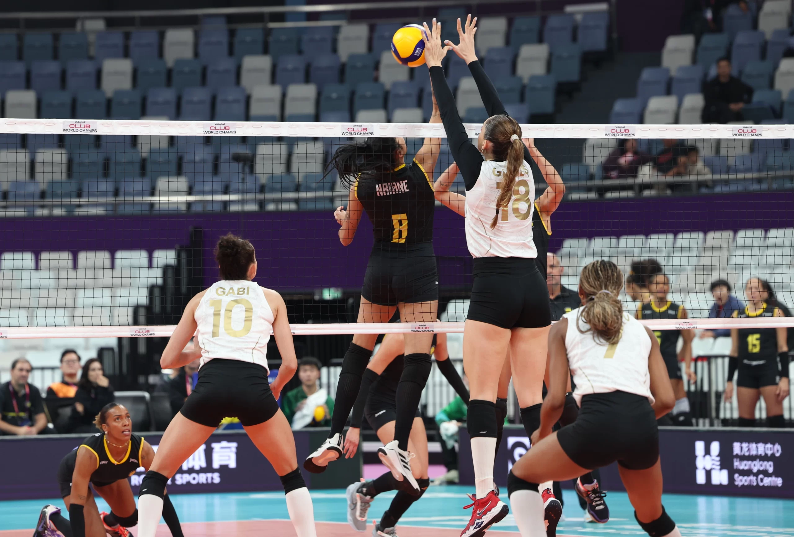 VakıfBank, İkinci Galibiyetiyle Yarı Finalde1