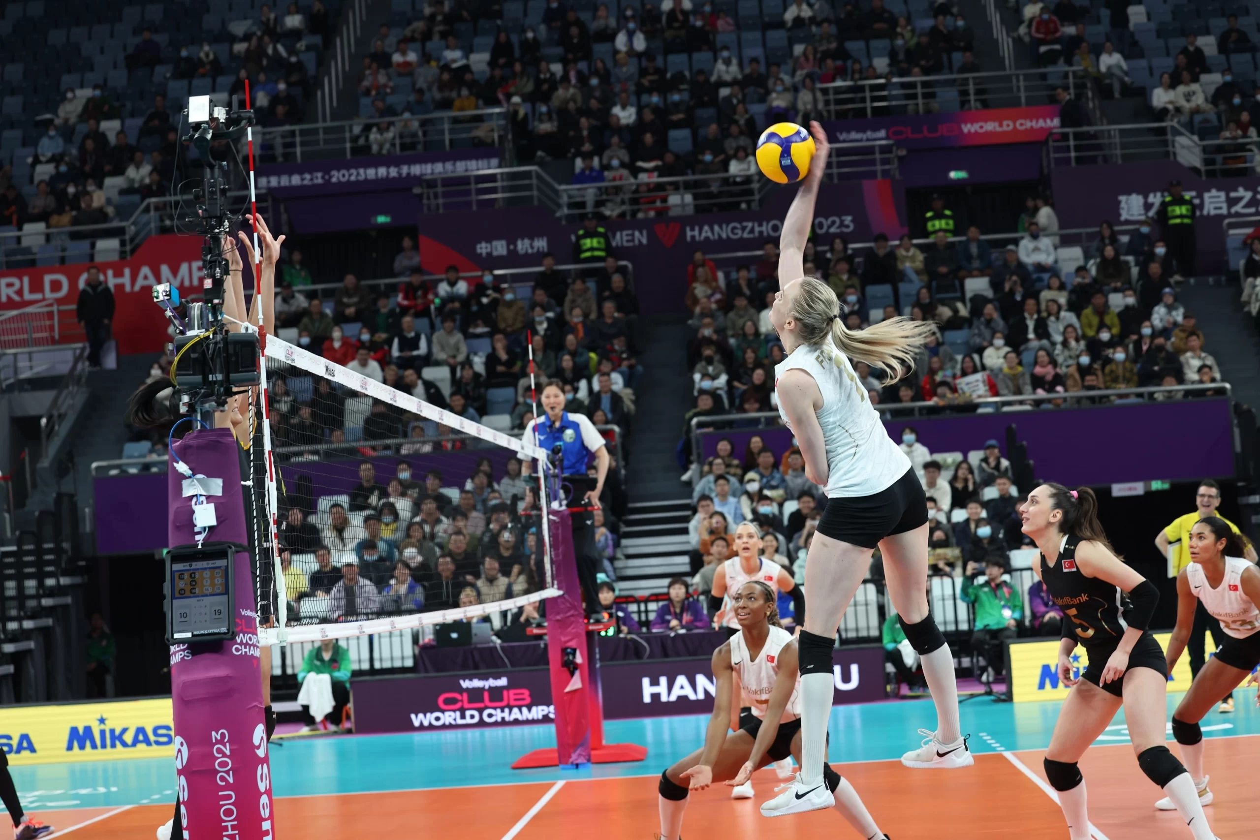 VakıfBank, İkinci Galibiyetiyle Yarı Finalde3