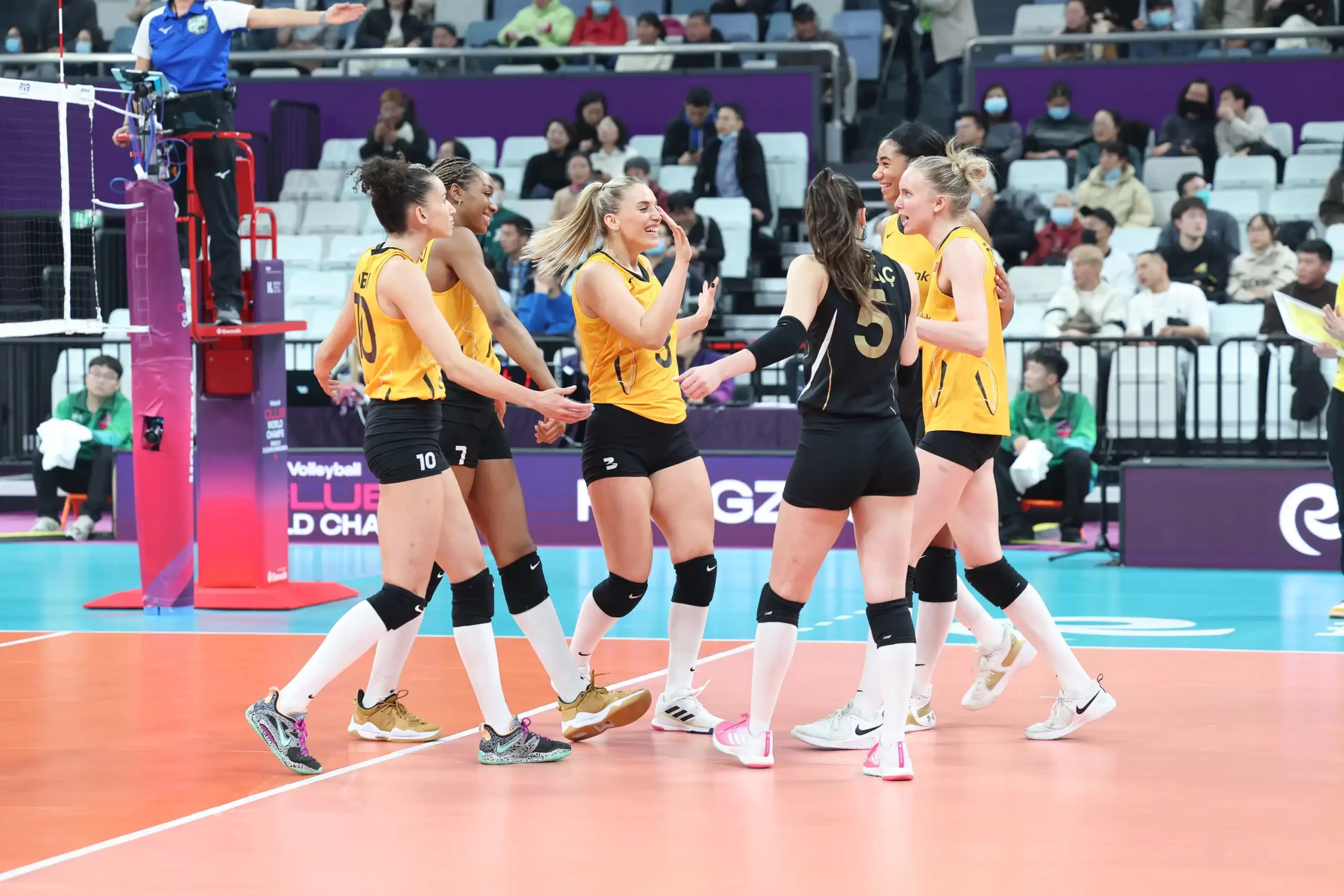VakıfBank, Şampiyonadaki İlk Maçında Galip 2
