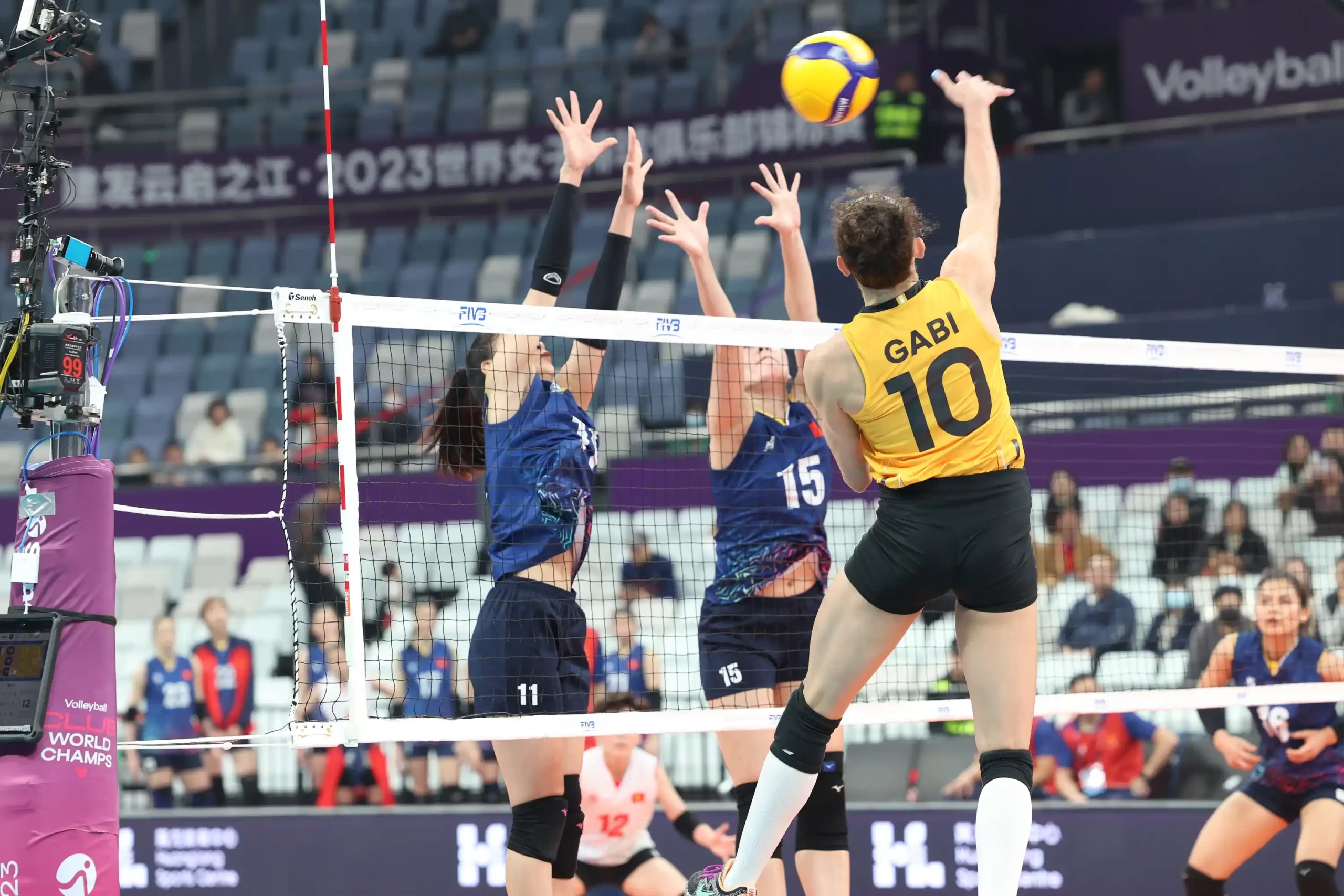 VakıfBank, Şampiyonadaki İlk Maçında Galip 3