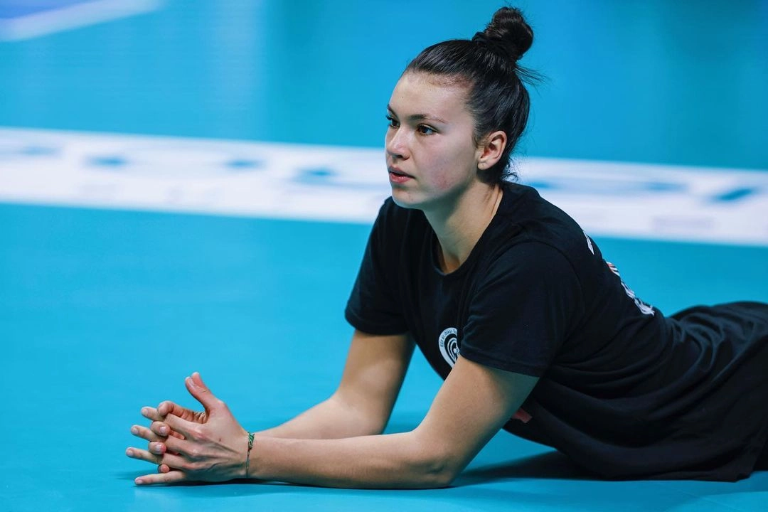 Beyza Arıcı: "Paris'te olmayı düşünmek bir rüya gibi."3