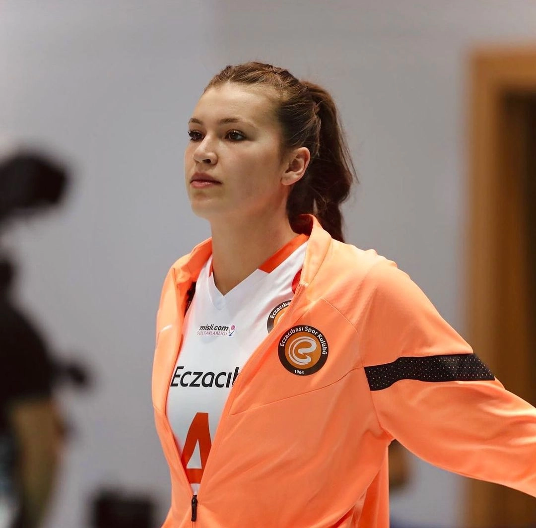 Beyza Arıcı: "Paris'te olmayı düşünmek bir rüya gibi."6