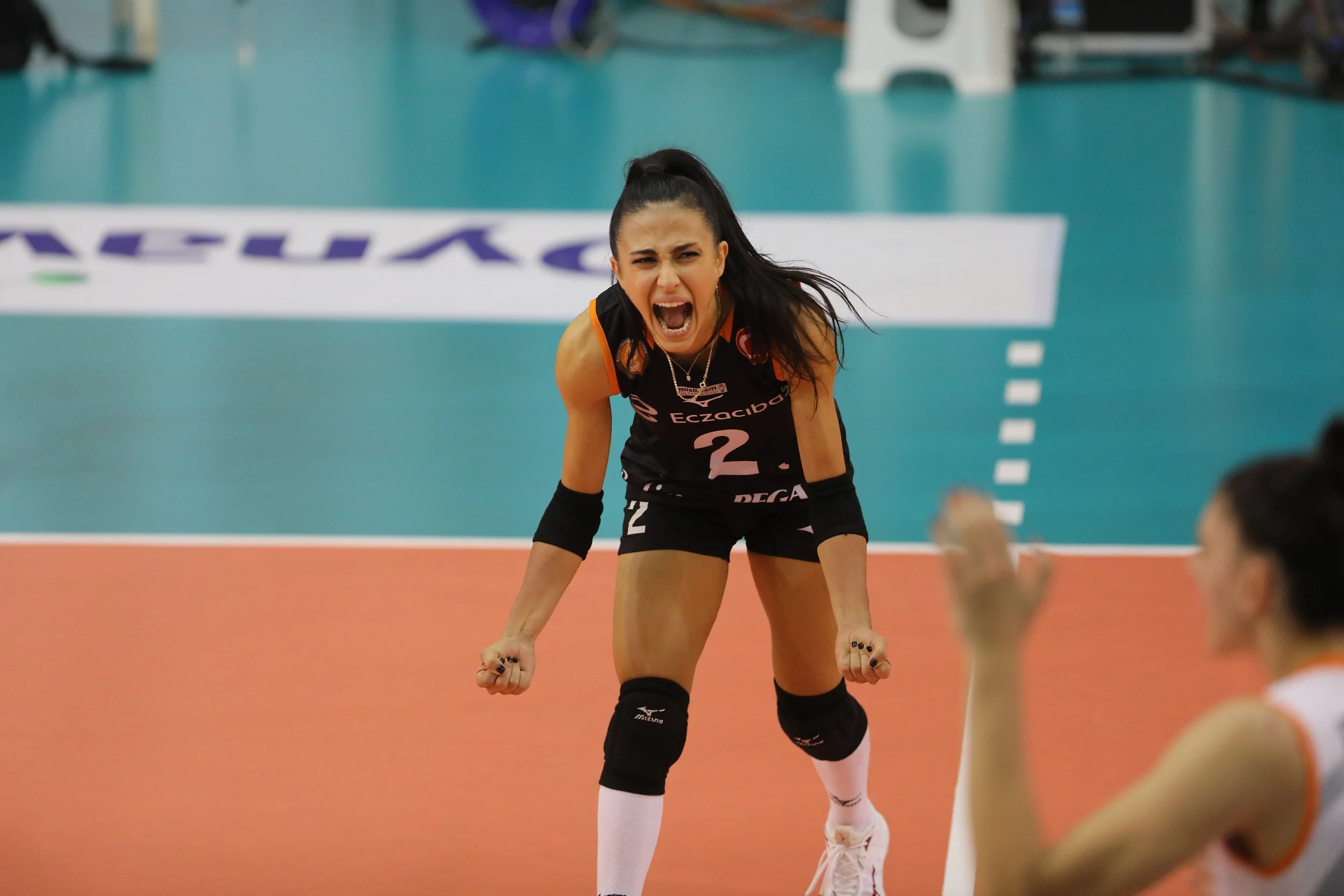 Eczacıbaşı'ndan Simge Aköz Açıklaması1