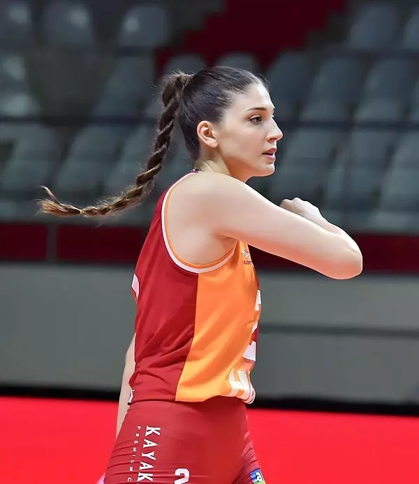 Galatasaray Başkan Yardımcısı Mehmet Cibara: "Zirveye daha da yaklaşacağız."3