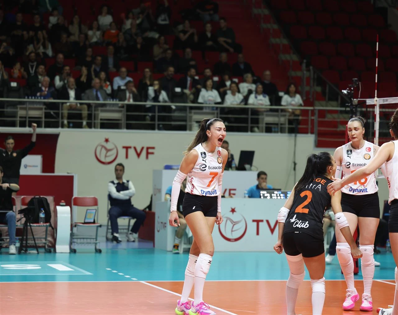 Hande Baladın Eczacıbaşı, Scandicci'ye 3-1 Mağlup Oldu