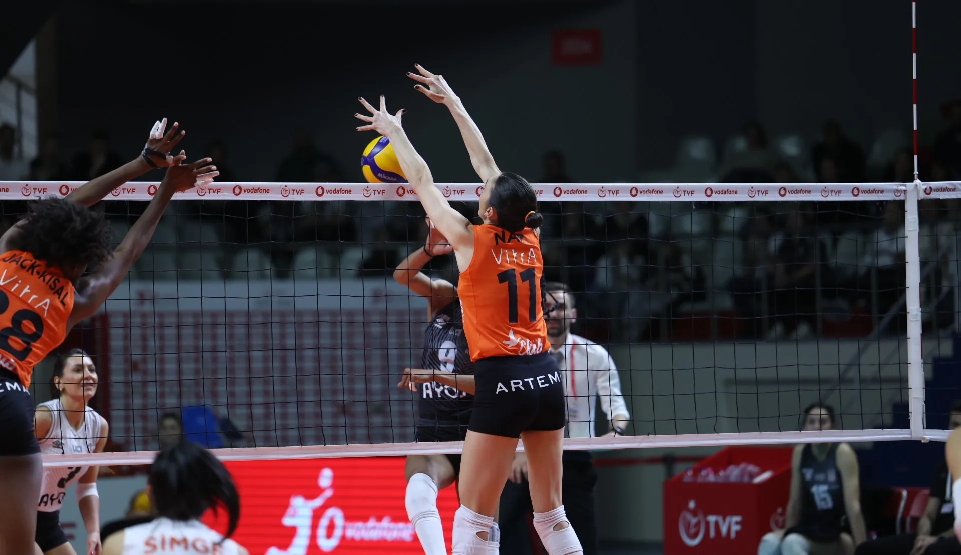 Eczacıbaşı, Beşiktaş Karşısında 3-0 Galip6