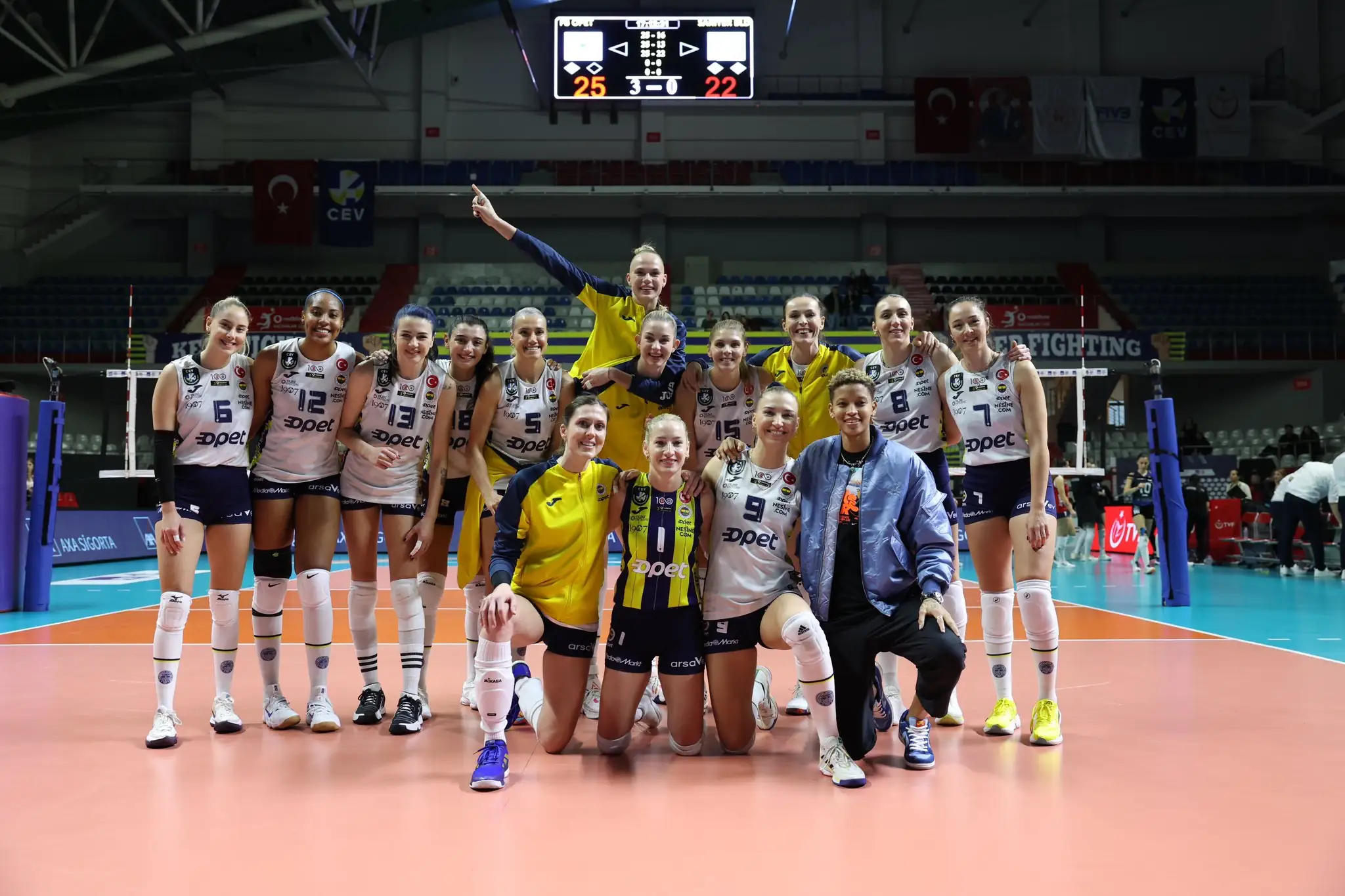 Fenerbahçe 3-0 İle Kupa Voley'de Yarı Finalde1