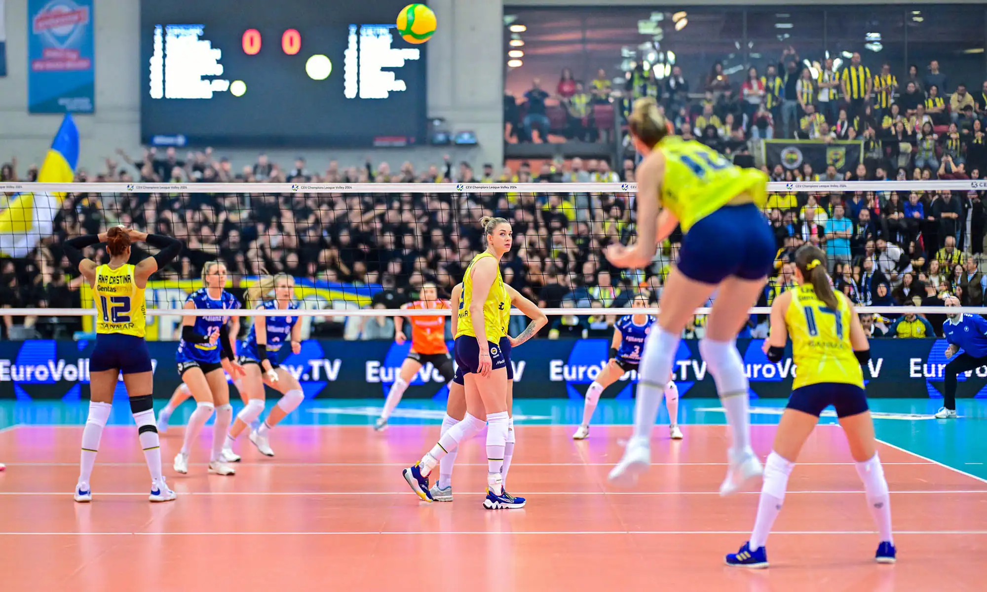 Fenerbahçe Şampiyonlar Ligi'ndeki İlk Mağlubiyetini Aldı1