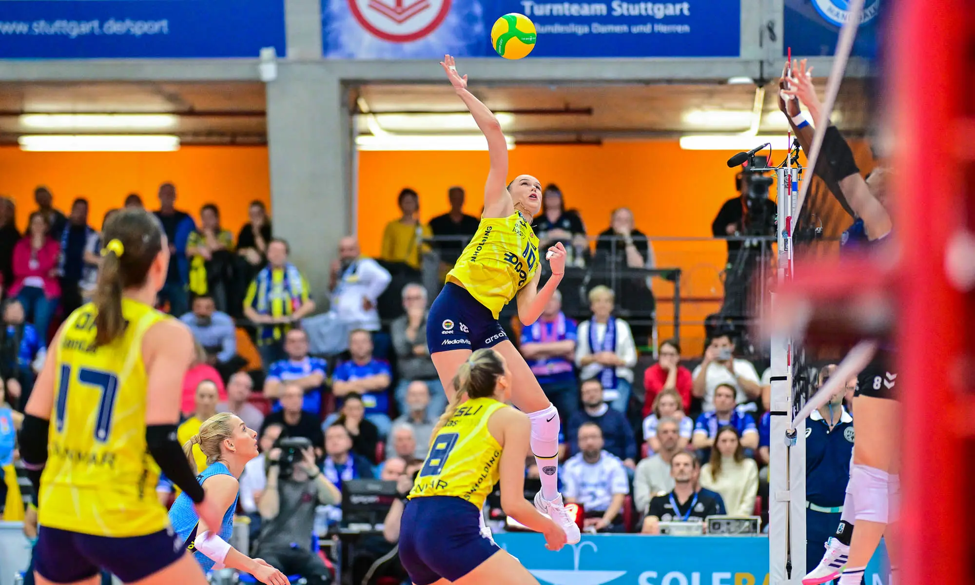 Fenerbahçe Şampiyonlar Ligi'ndeki İlk Mağlubiyetini Aldı2