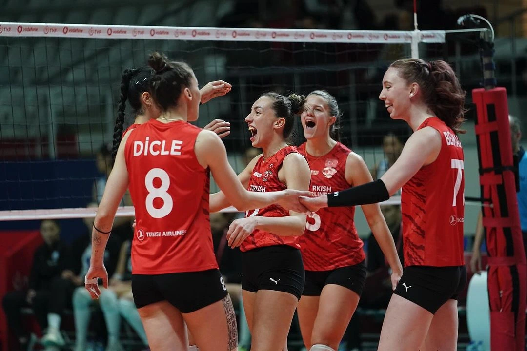 THY, Sarıyer'e Set Verdi Puan Vermedi1