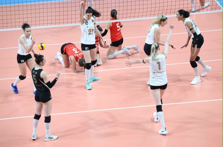 VakıfBank, 22. Haftayı Galibiyetle Noktalıyor1