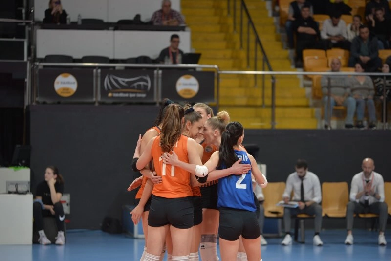 VakıfBank, Çukurova'ya Set Verdi Puan Vermedi4