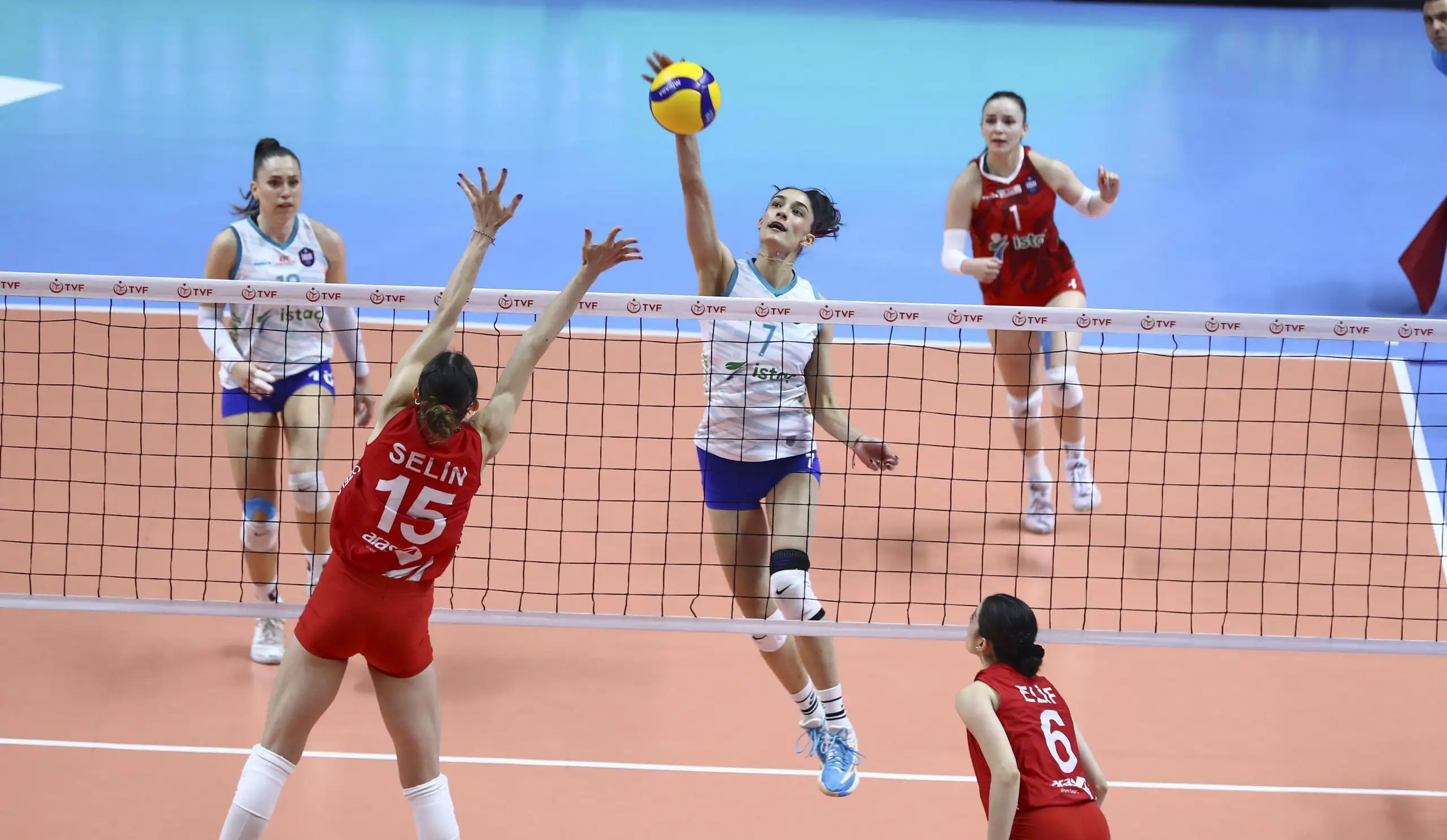 Aras Kargo, Final Etabında İstanbul BBSK'yi 3-1 Mağlup Etti1