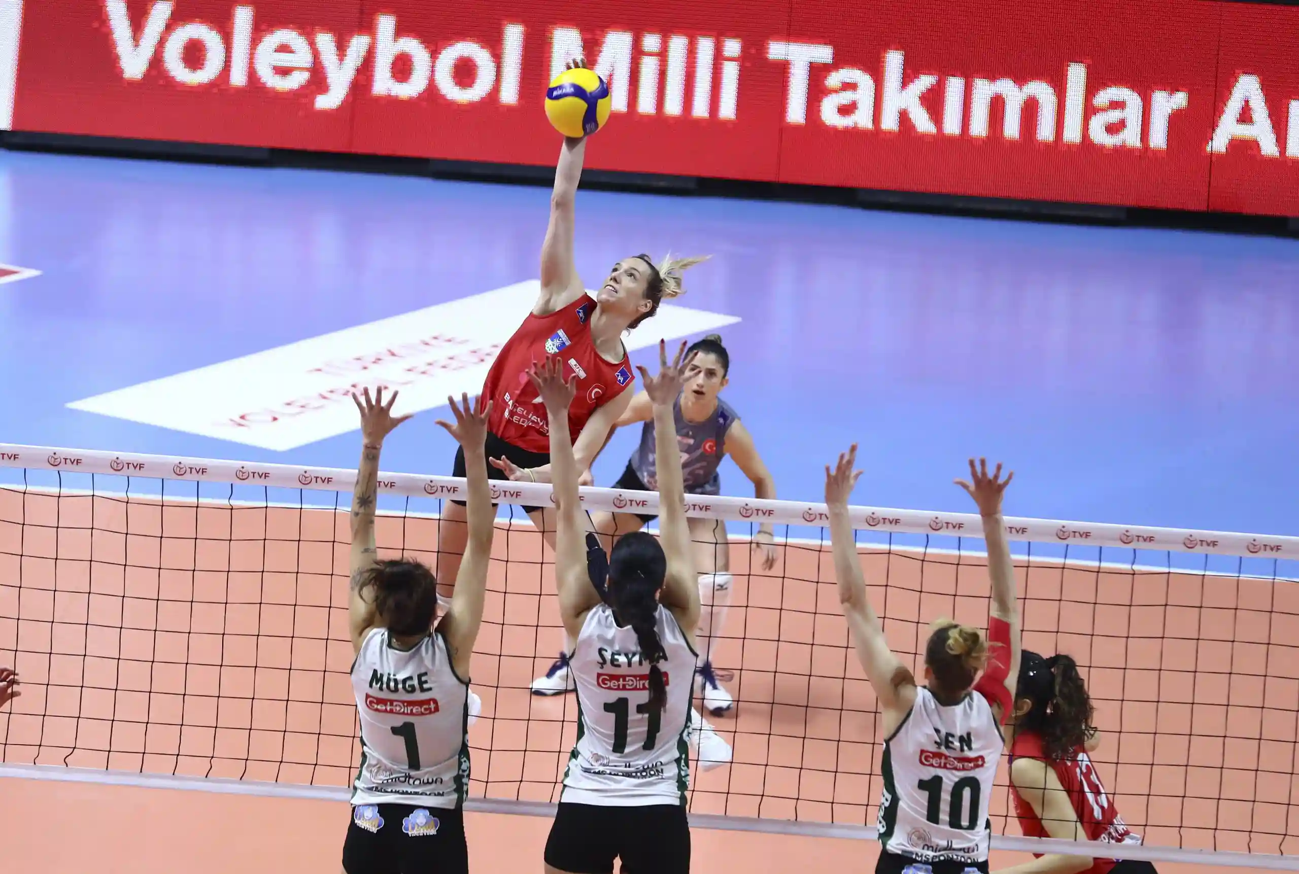 Bahçelievler'in 3-1'lik Galibiyetinin Ardından Sultanlar Ligi'nin Yeni Takımları Belli Oldu1