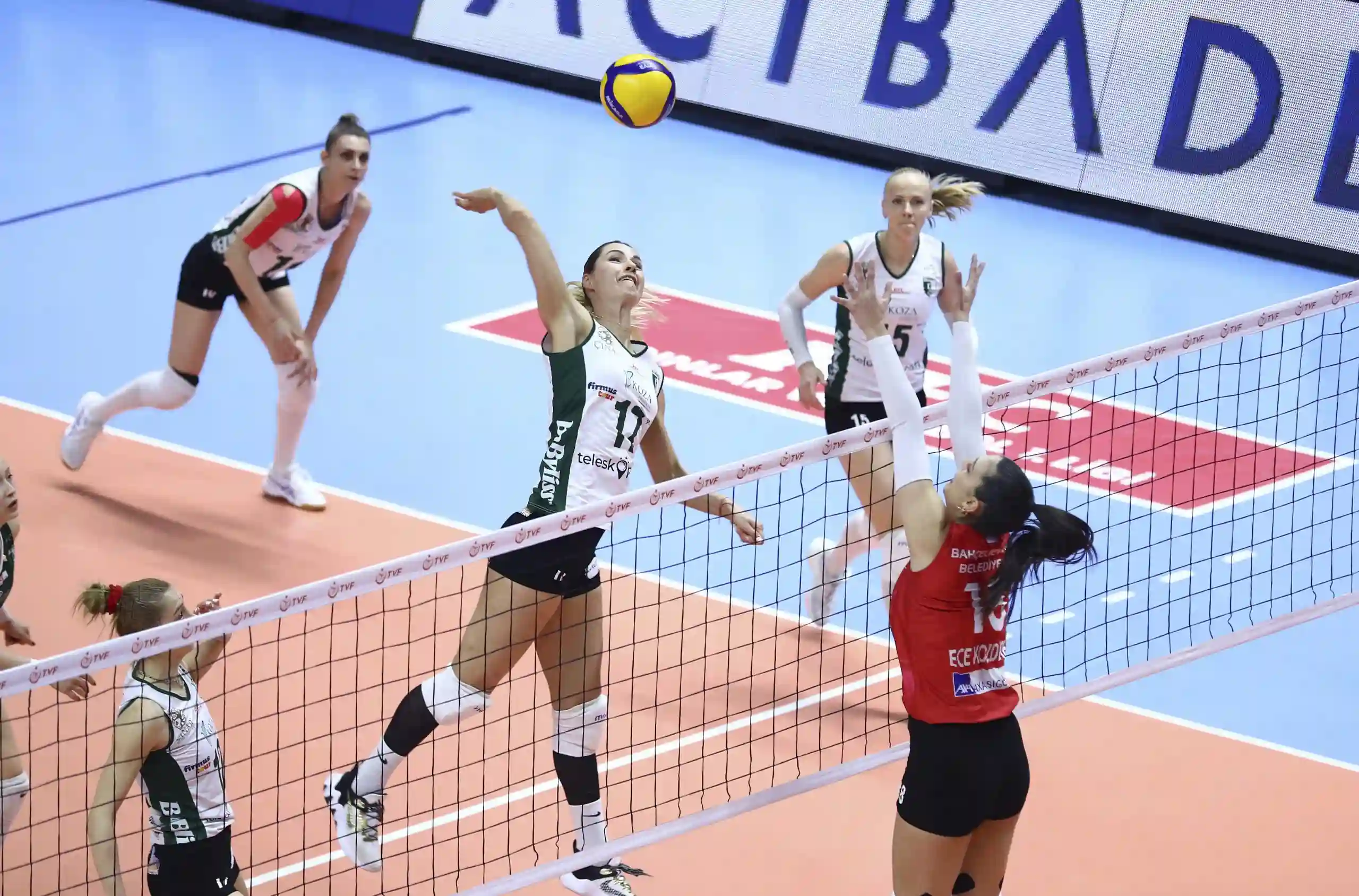 Bahçelievler'in 3-1'lik Galibiyetinin Ardından Sultanlar Ligi'nin Yeni Takımları Belli Oldu2