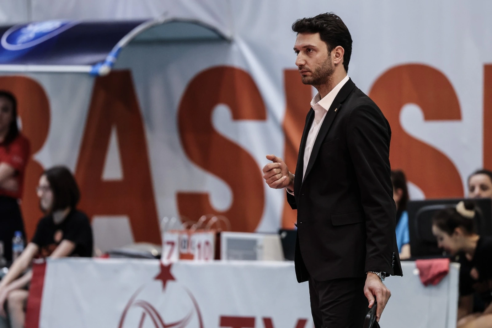 Ferhat Akbaş, Eczacıbaşı İle Üç Yıllık Sözleşme İmzaladı1