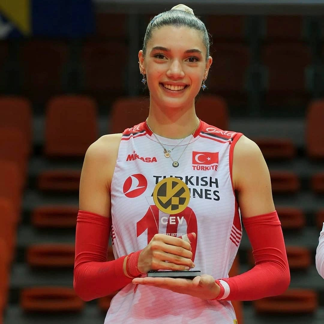 Lila Şengün Muratpaşa Belediyesi'nde3