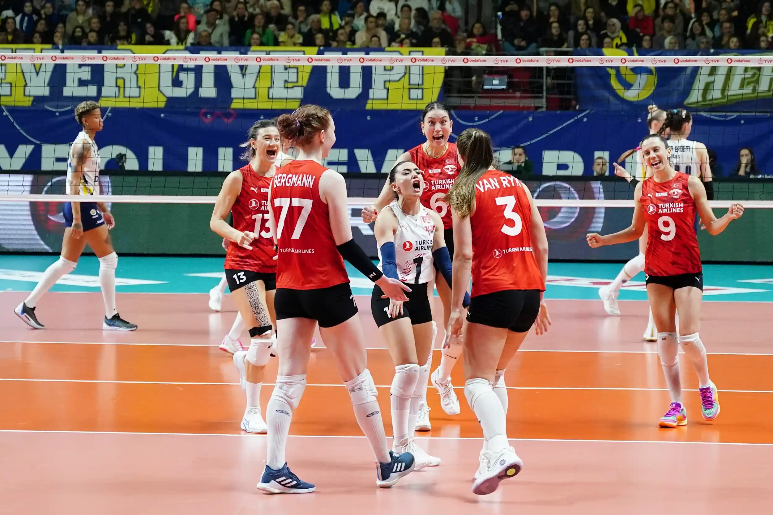 Türk Hava Yolları Play-Off Yarı Final Serisinde Fenerbahçe'yi Ağırlıyor2